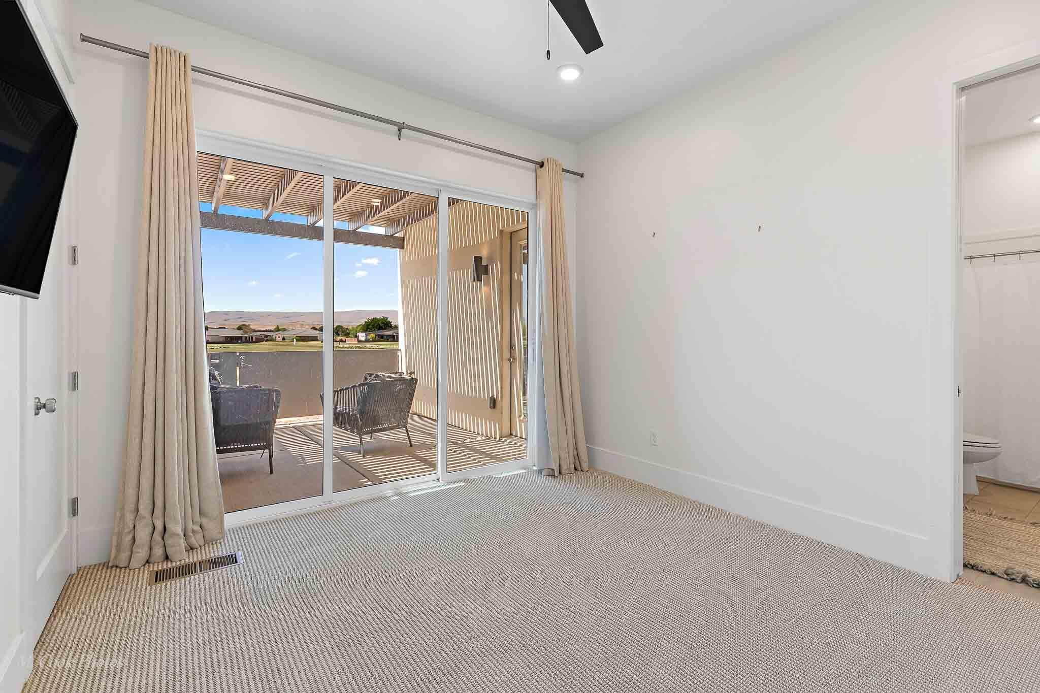 BLOOMINGTON VAC VILLAS - Residential