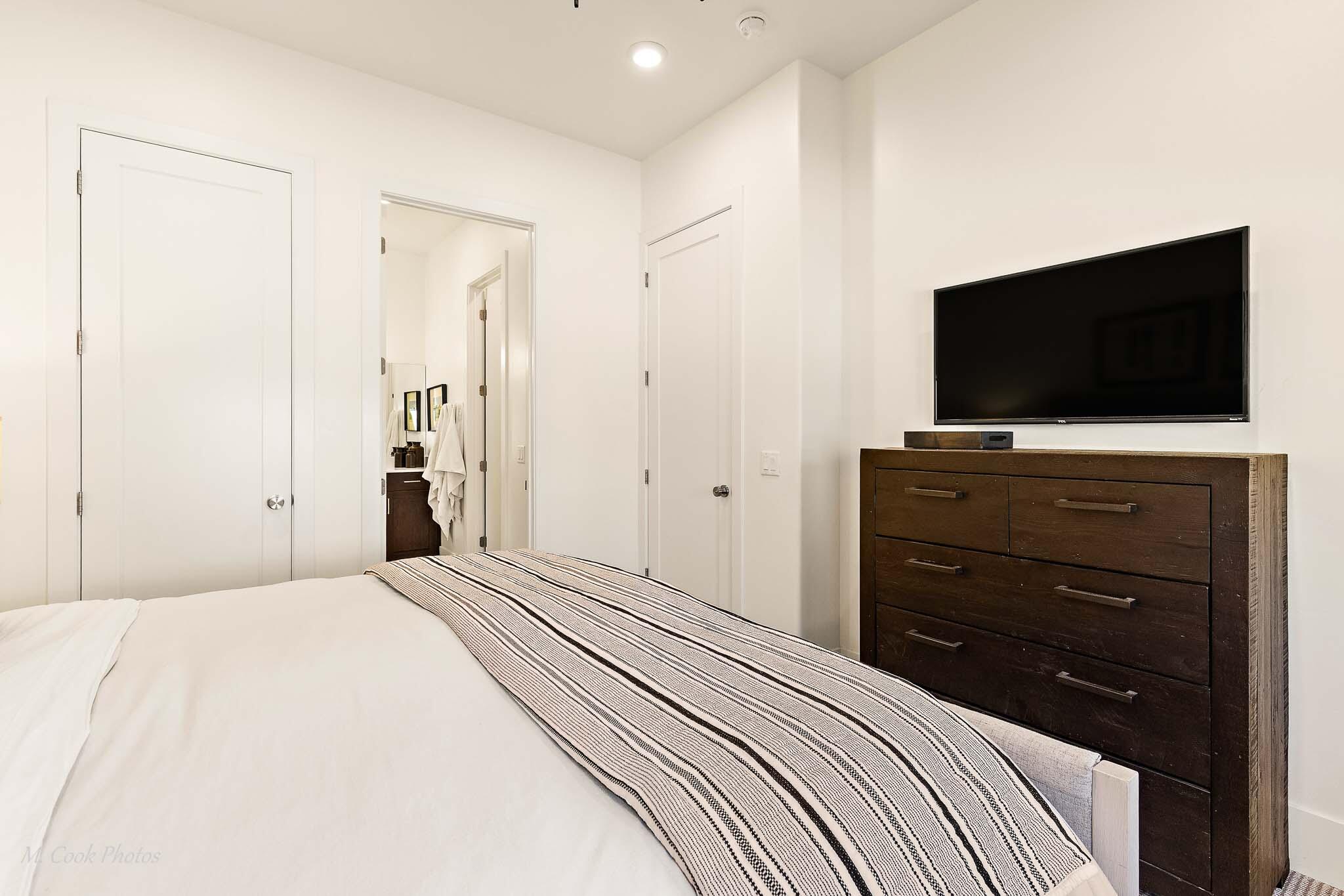 BLOOMINGTON VAC VILLAS - Residential