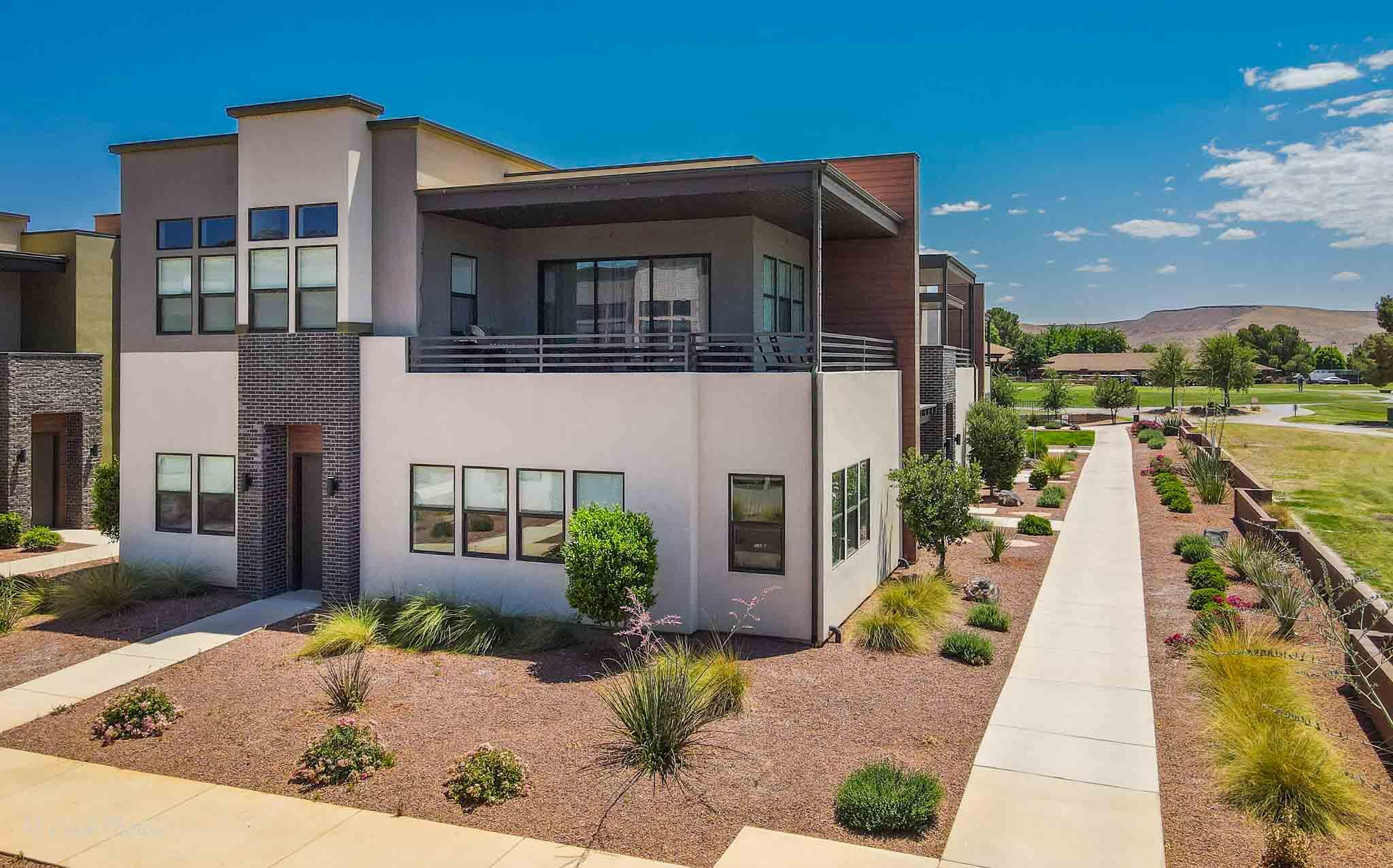 BLOOMINGTON VAC VILLAS - Residential