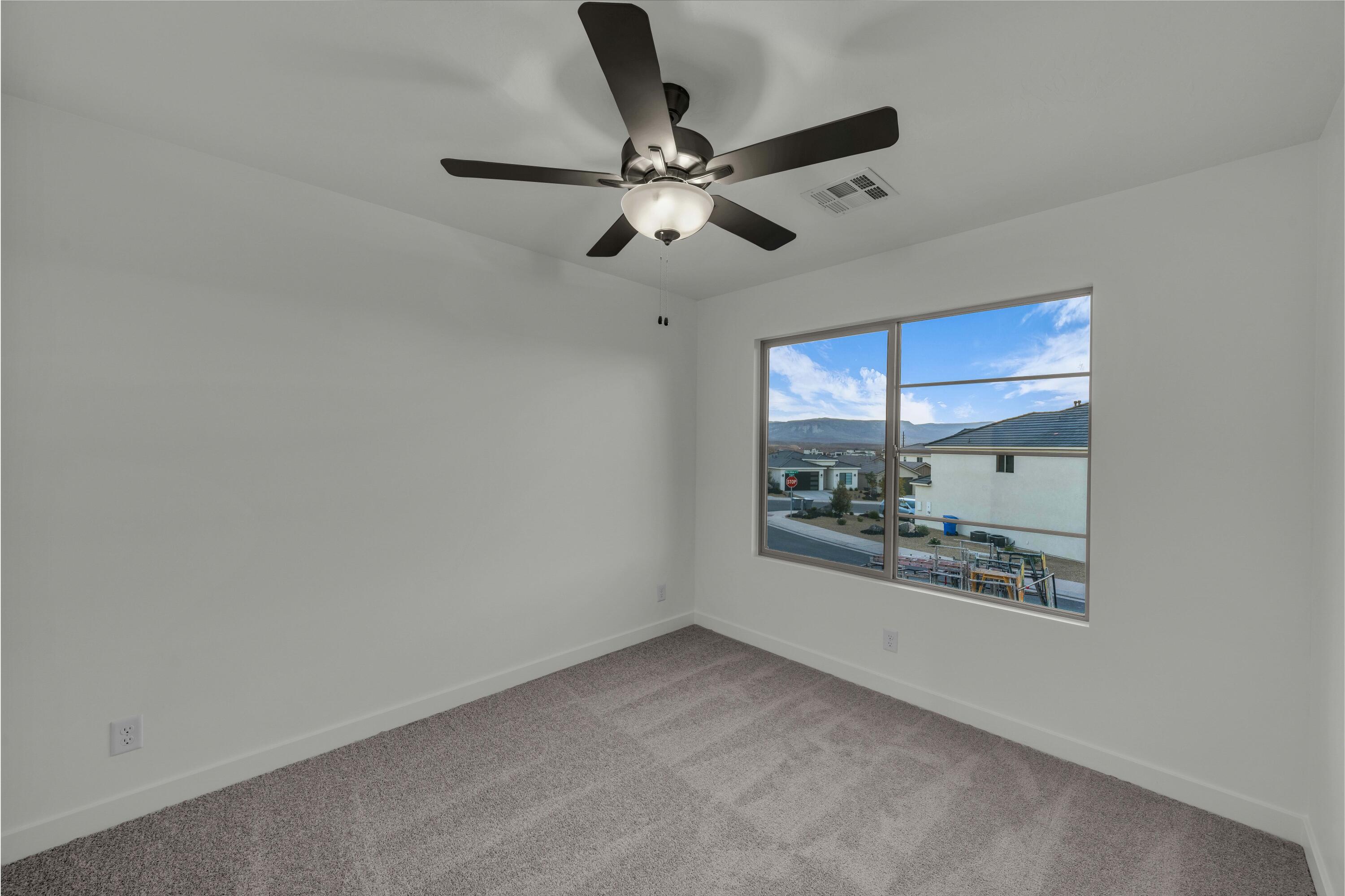 WHITE TRAILS - Residential