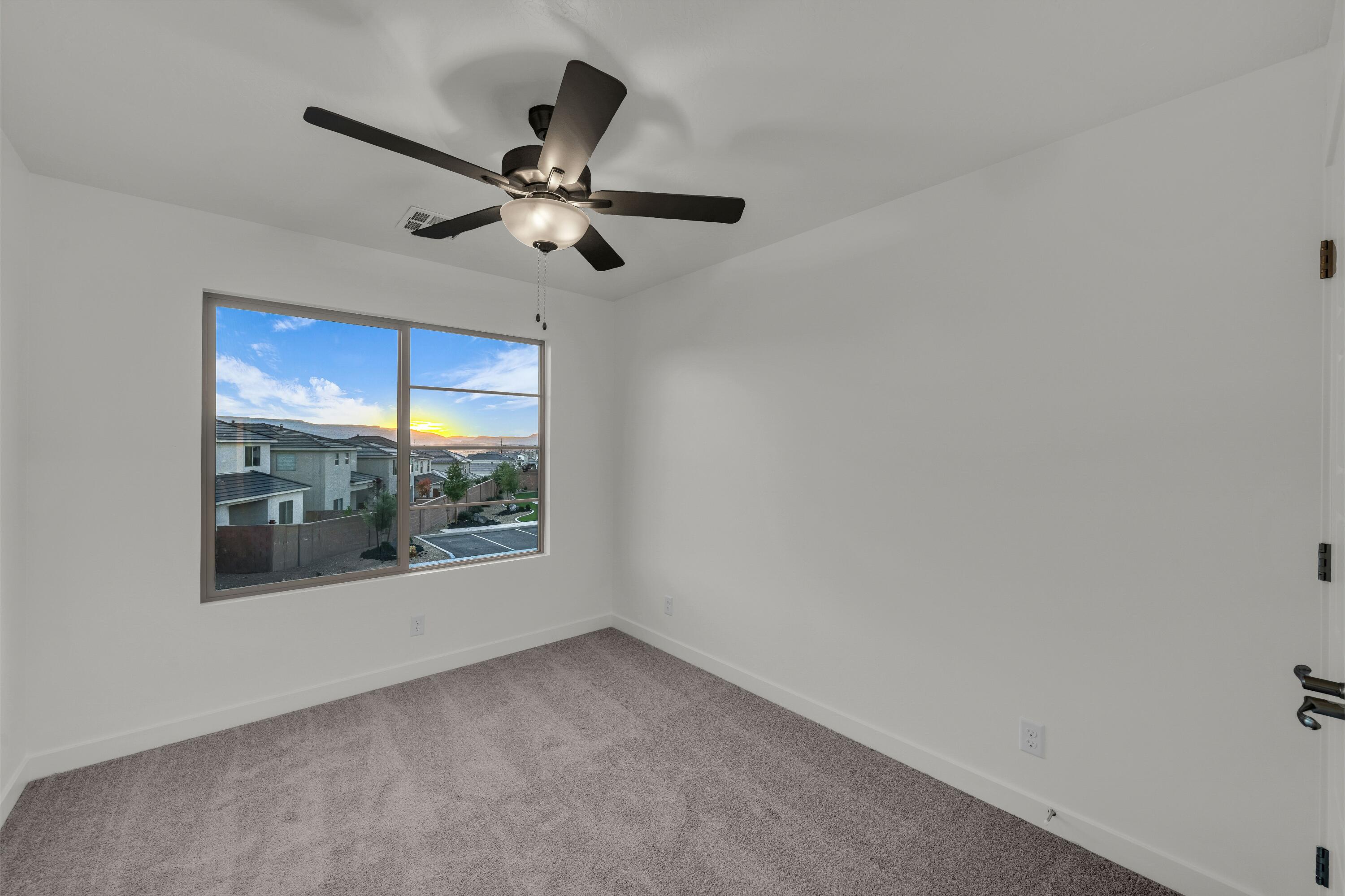 WHITE TRAILS - Residential