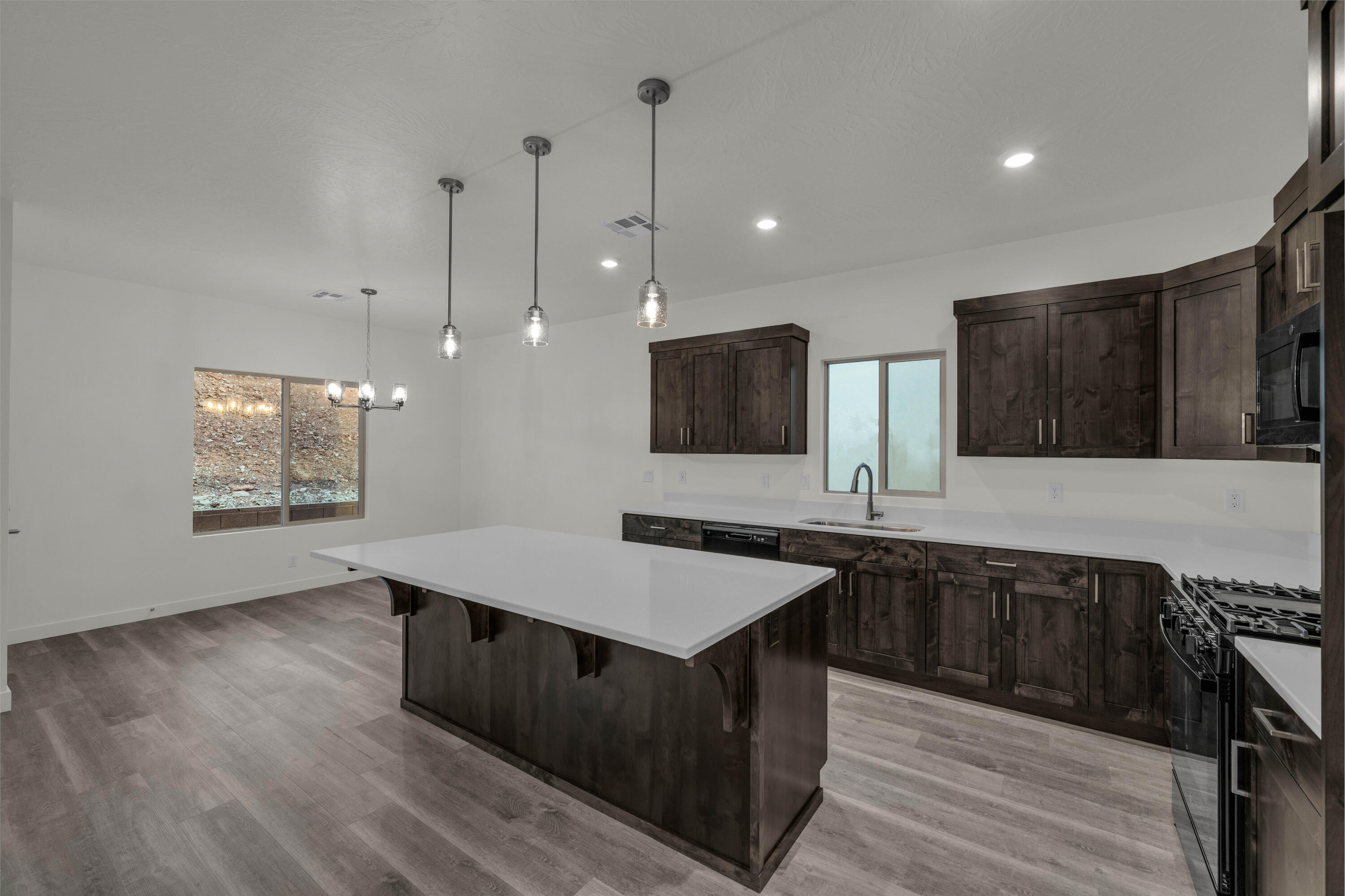 WHITE TRAILS - Residential