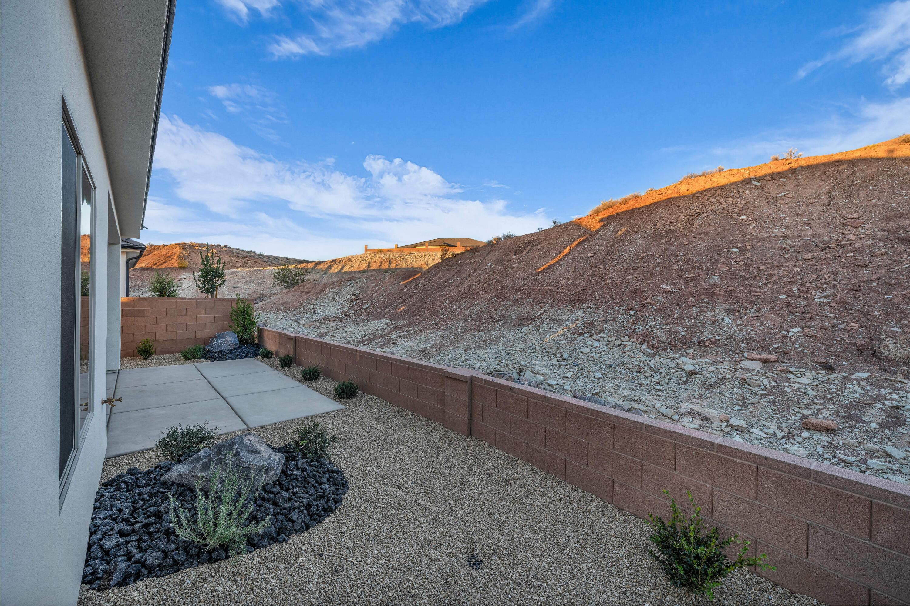 WHITE TRAILS - Residential