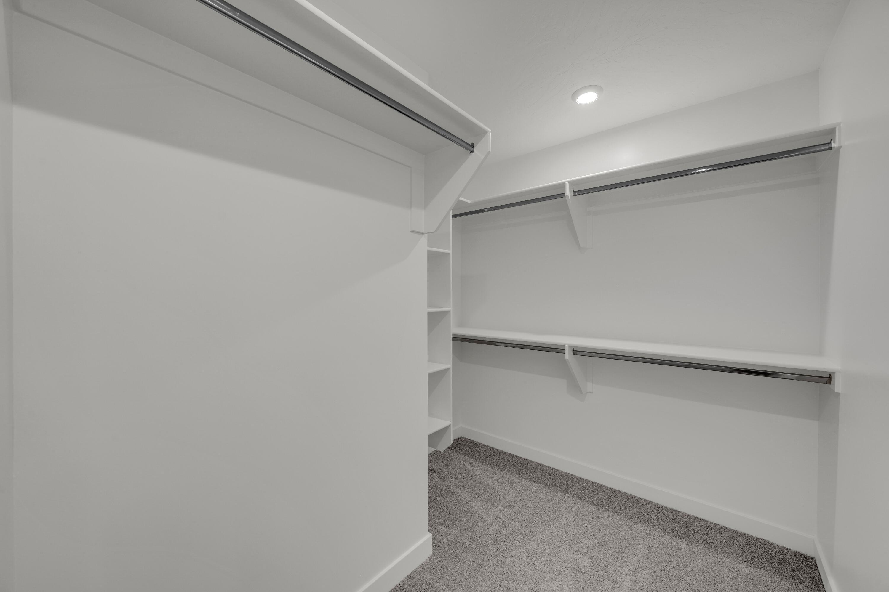 WHITE TRAILS - Residential