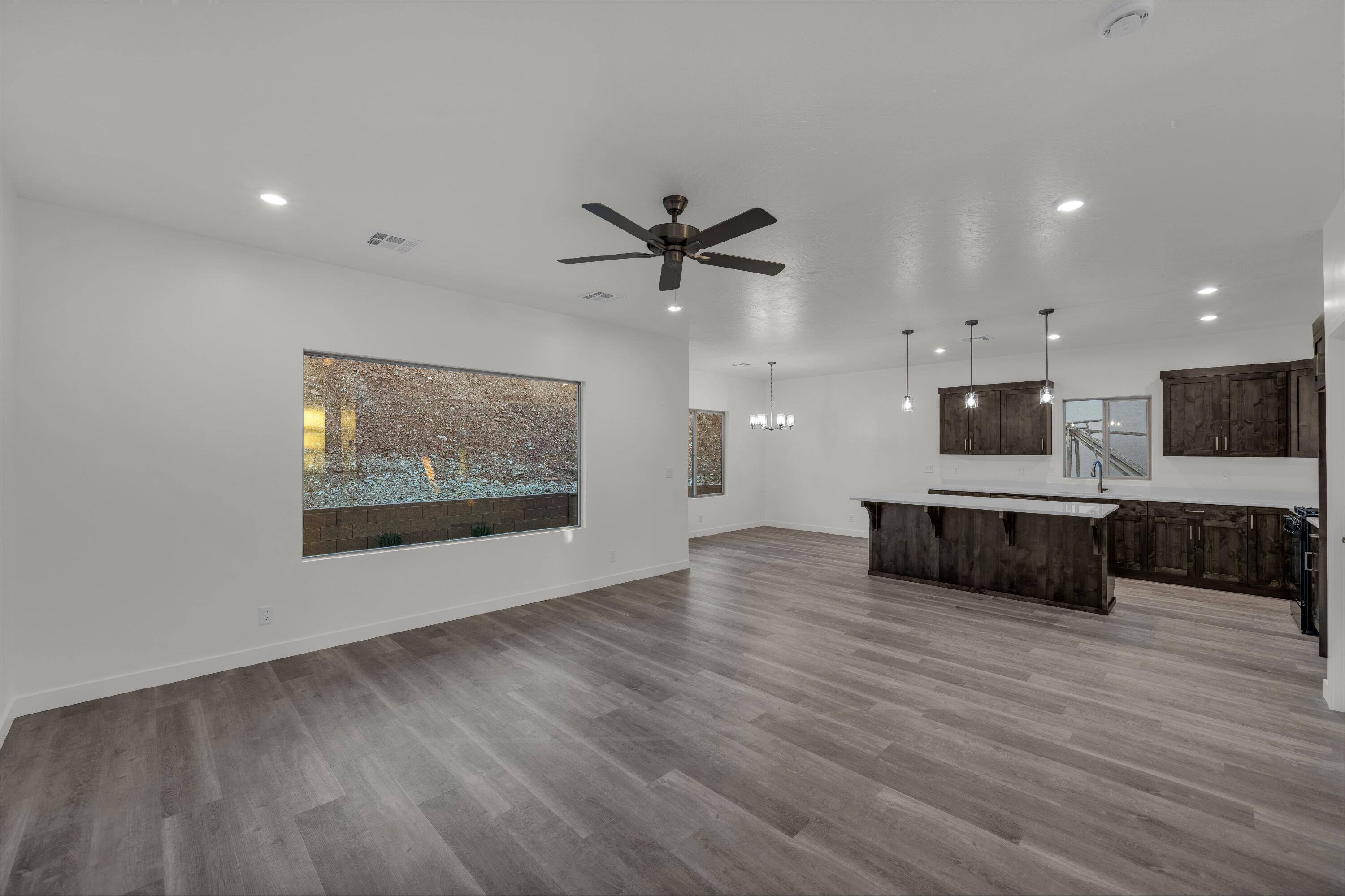 WHITE TRAILS - Residential