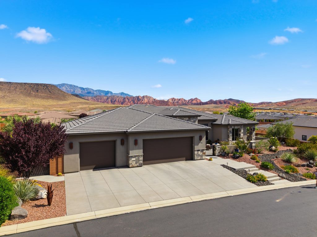 Photo of 1938 N OUTLOOK DR, Washington, UT 84780 (MLS # 26-271703)