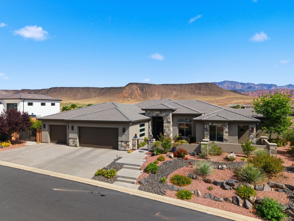 Photo of 1938 N OUTLOOK DR, Washington, UT 84780 (MLS # 26-271703)