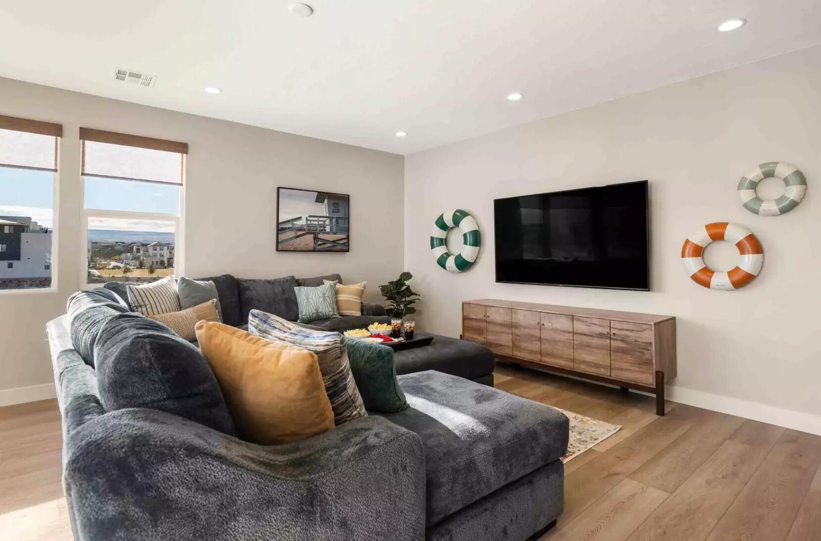 ATKINVILLE TOWNHOMES AT DESERT COLOR - Residential