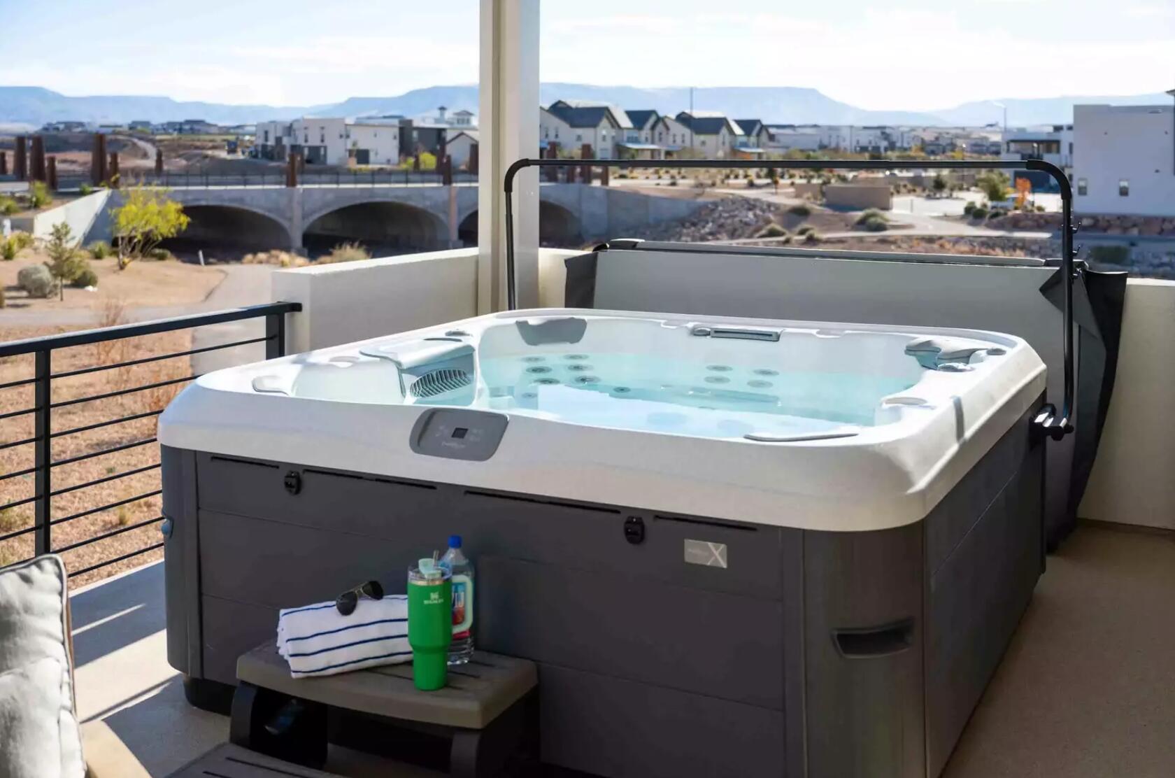 ATKINVILLE TOWNHOMES AT DESERT COLOR - Residential