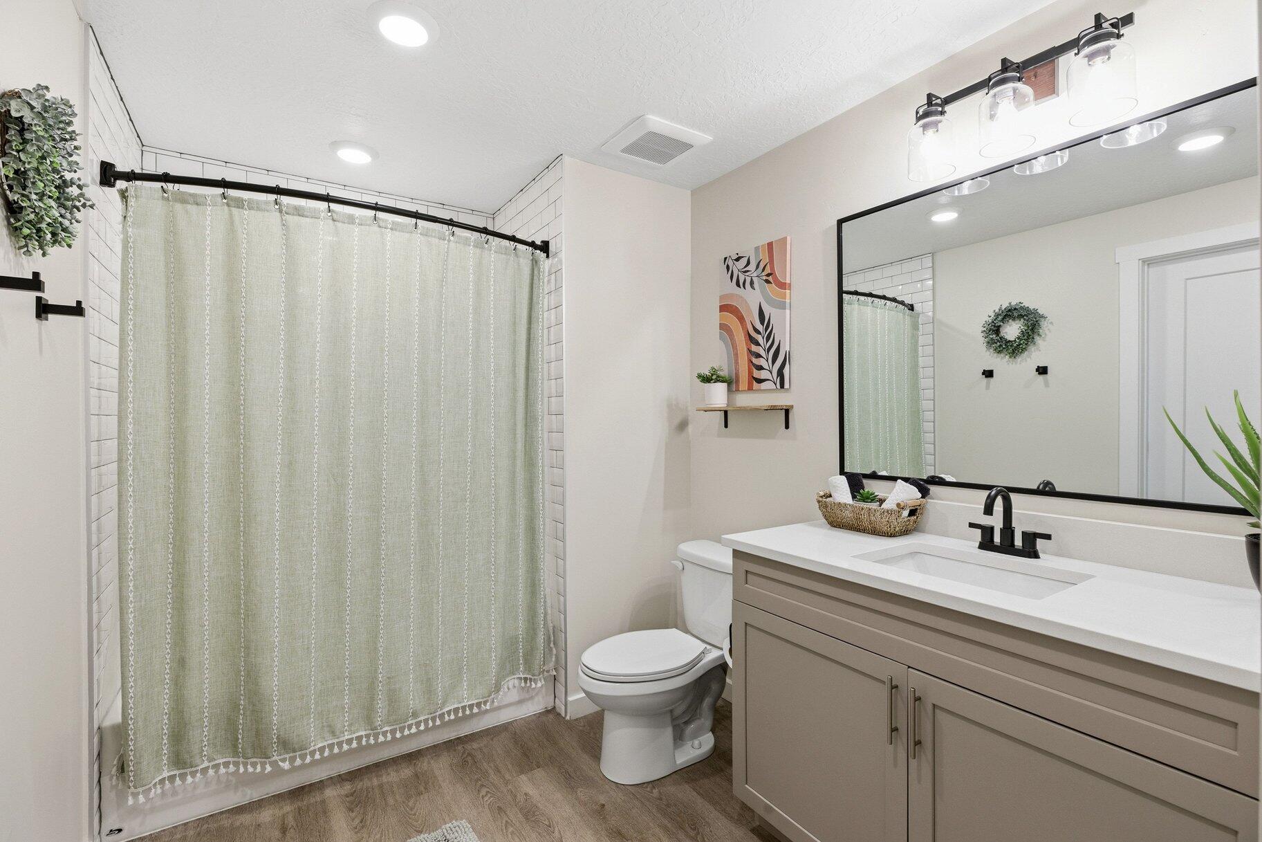 COVE CONDO'S - Residential