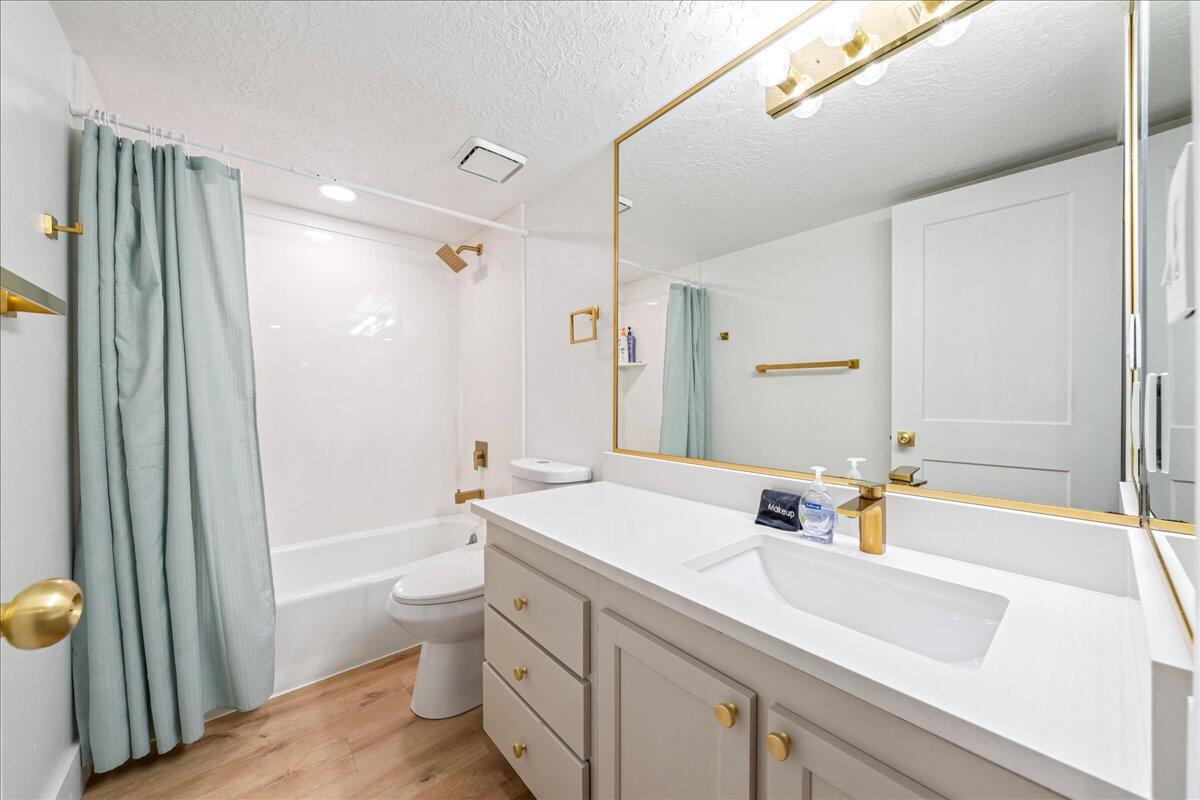 LAS PALMAS RESORT CONDOS - Residential