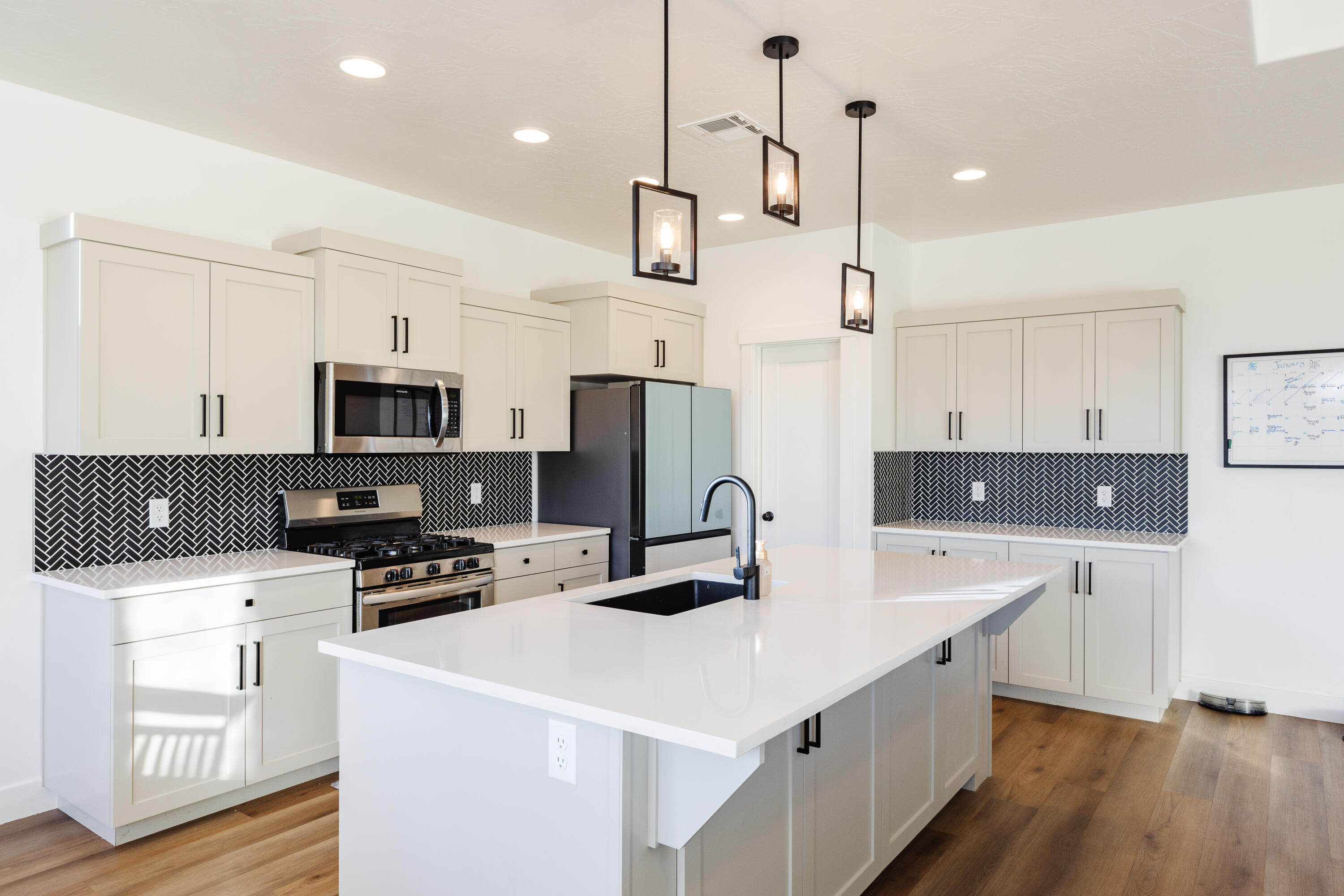 DESERT VISTA - Residential