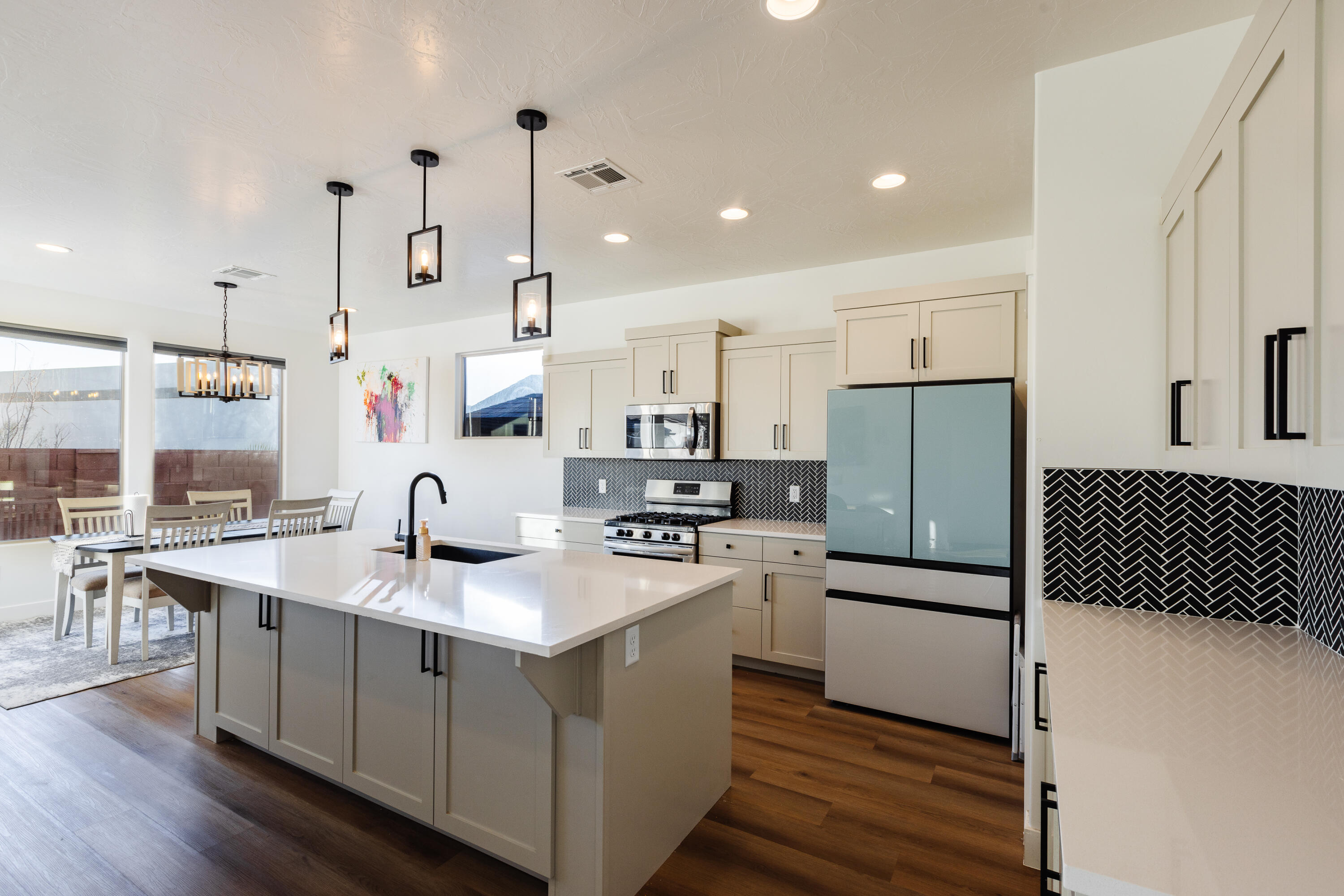 DESERT VISTA - Residential