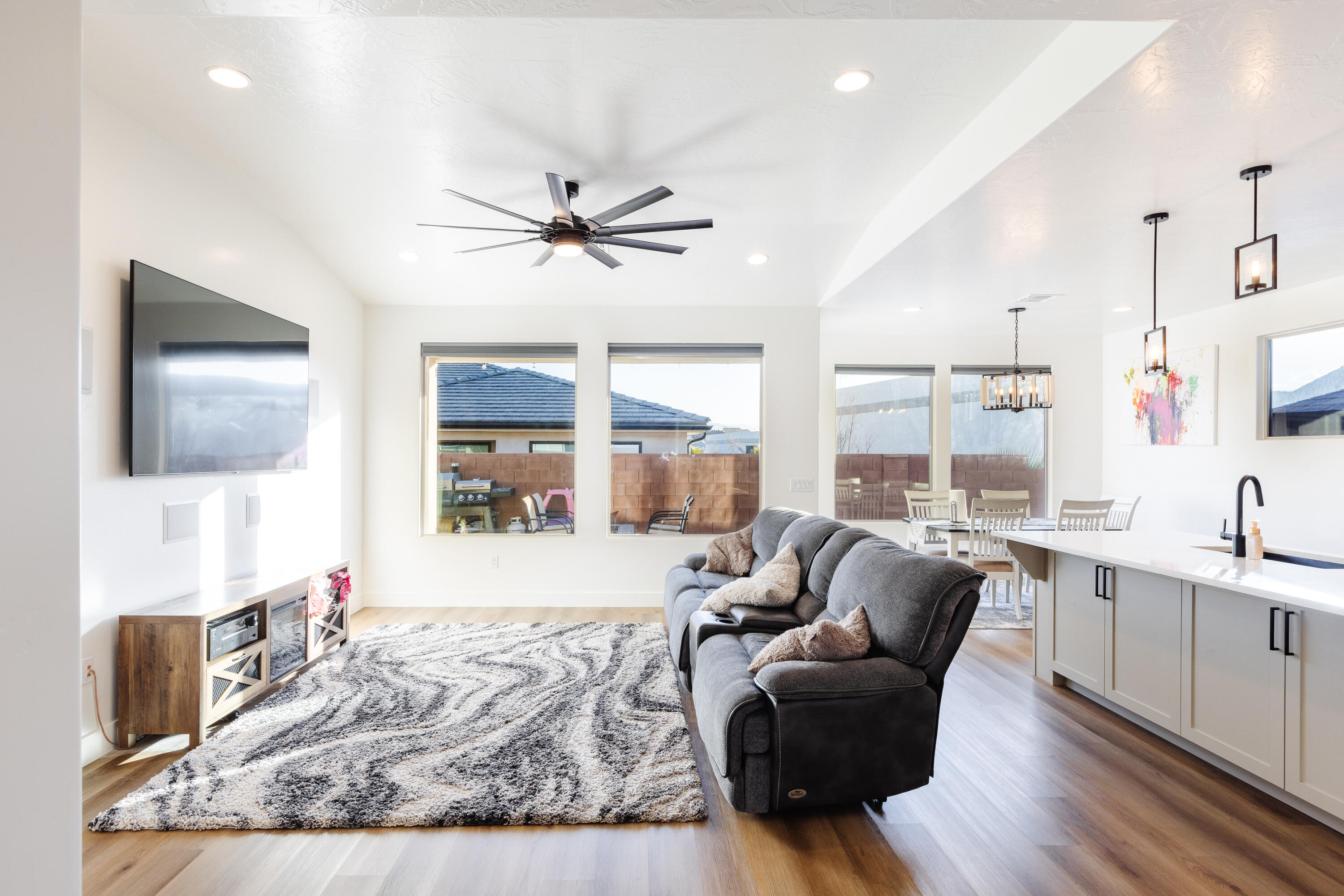 DESERT VISTA - Residential