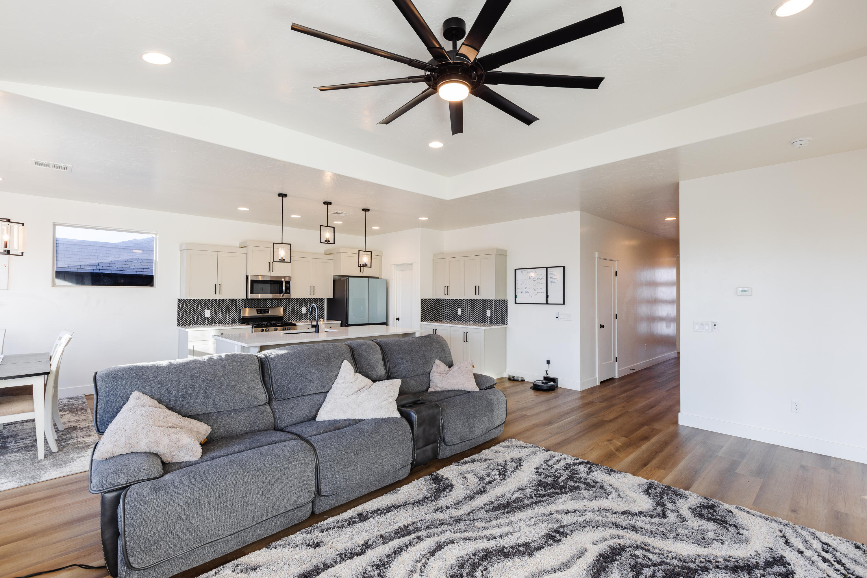 DESERT VISTA - Residential