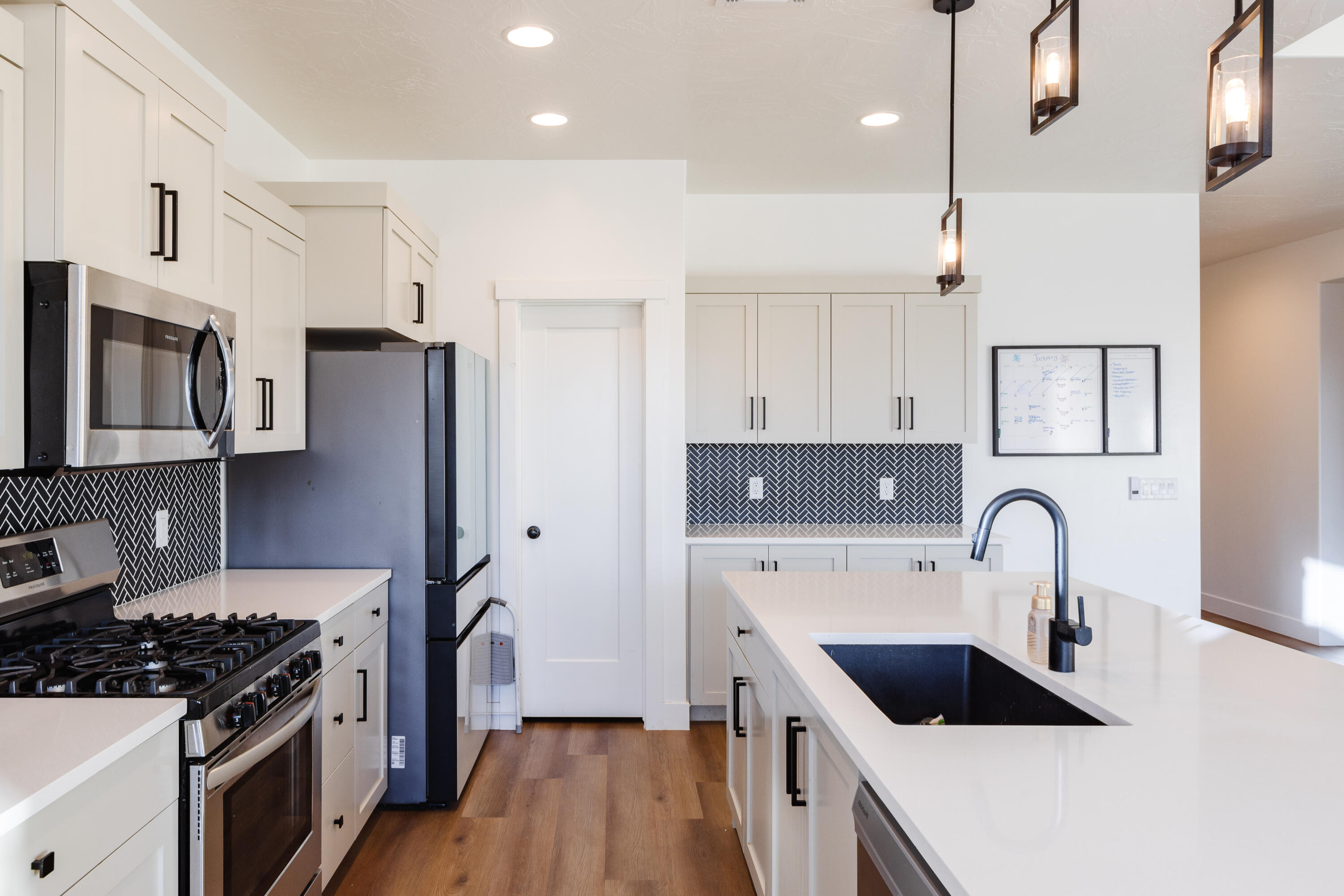 DESERT VISTA - Residential