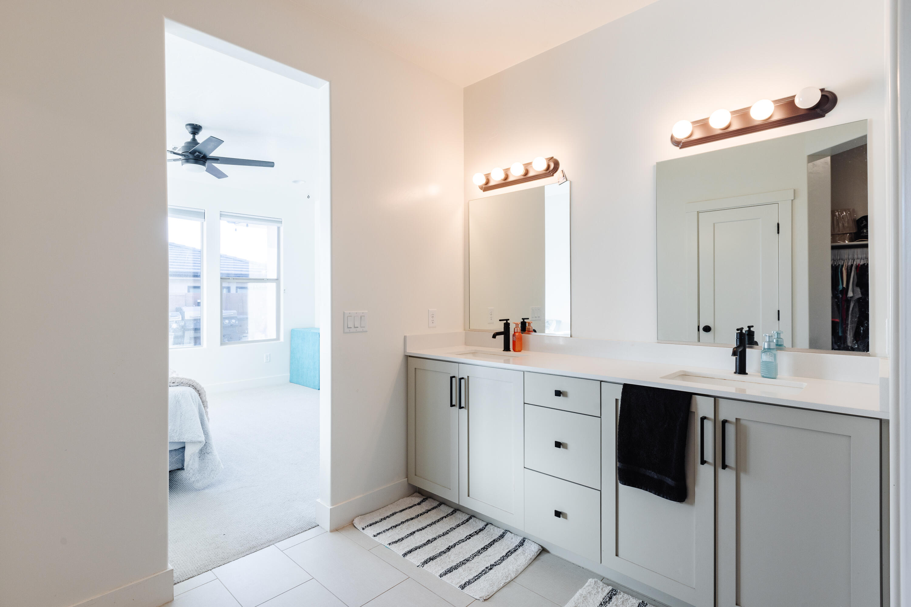 DESERT VISTA - Residential