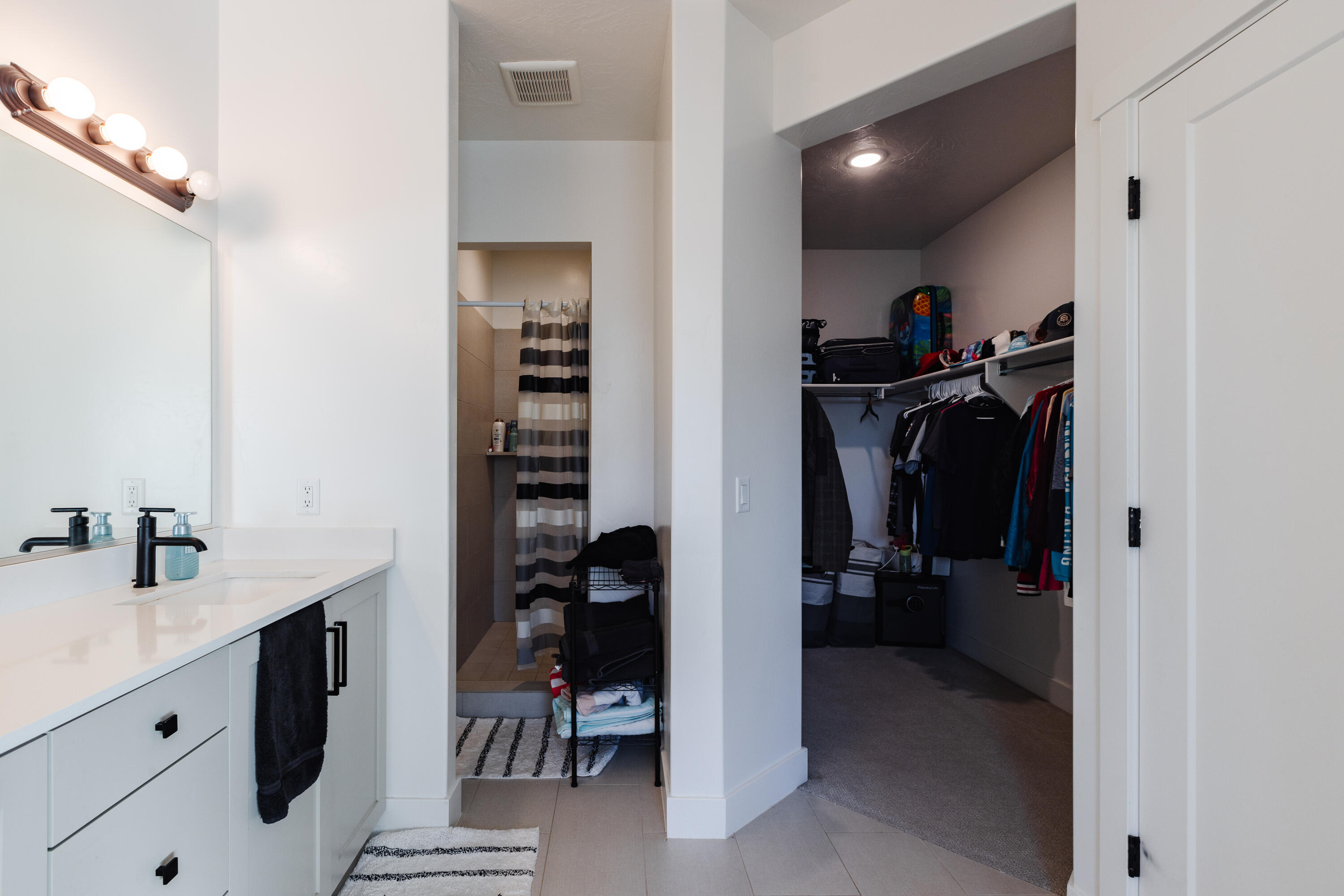 DESERT VISTA - Residential