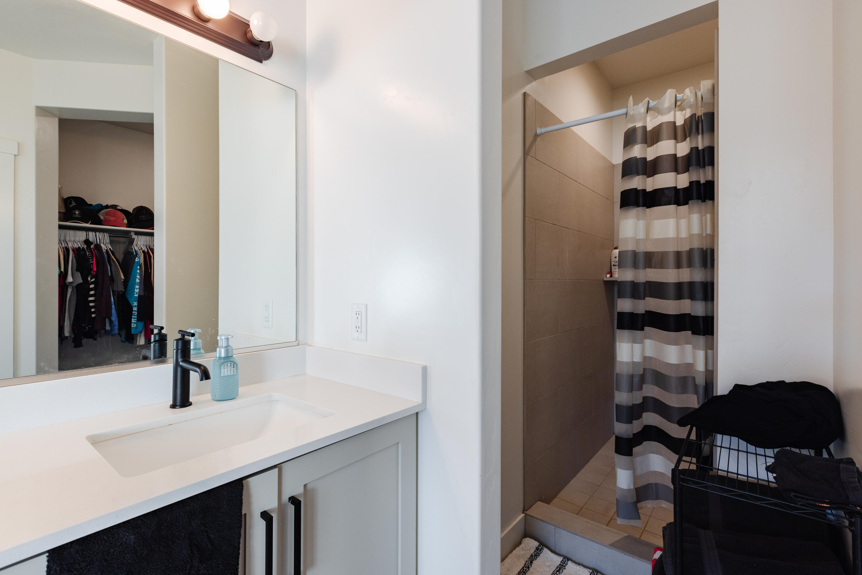 DESERT VISTA - Residential