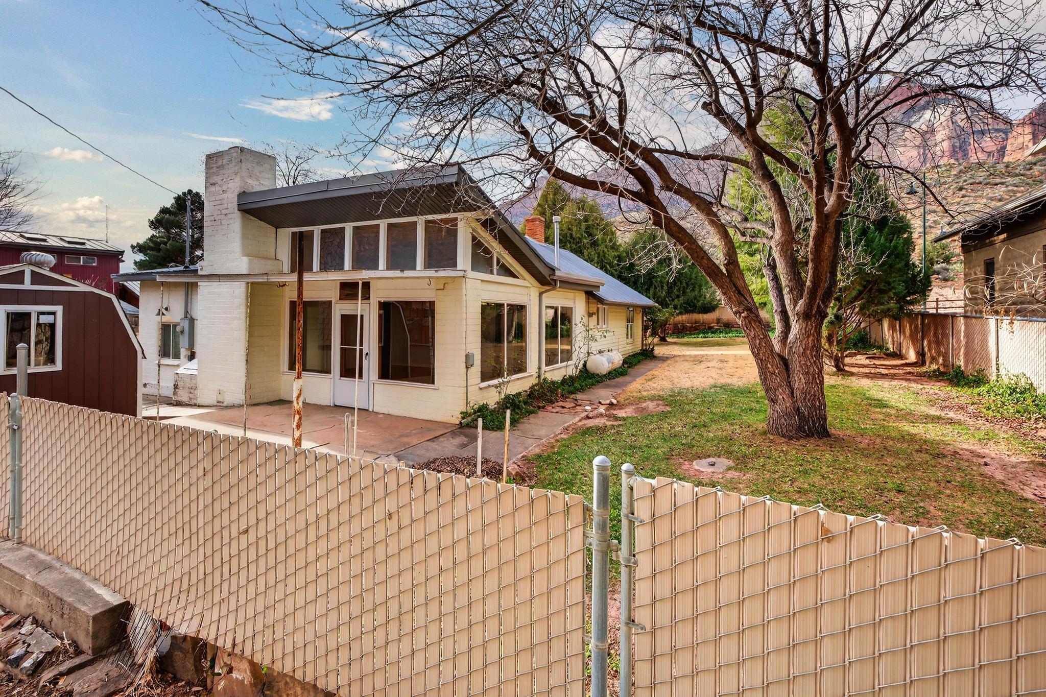 SPRINGDALE TOWNSITE - Residential