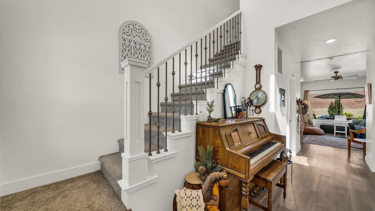 WHITE TRAILS - Residential