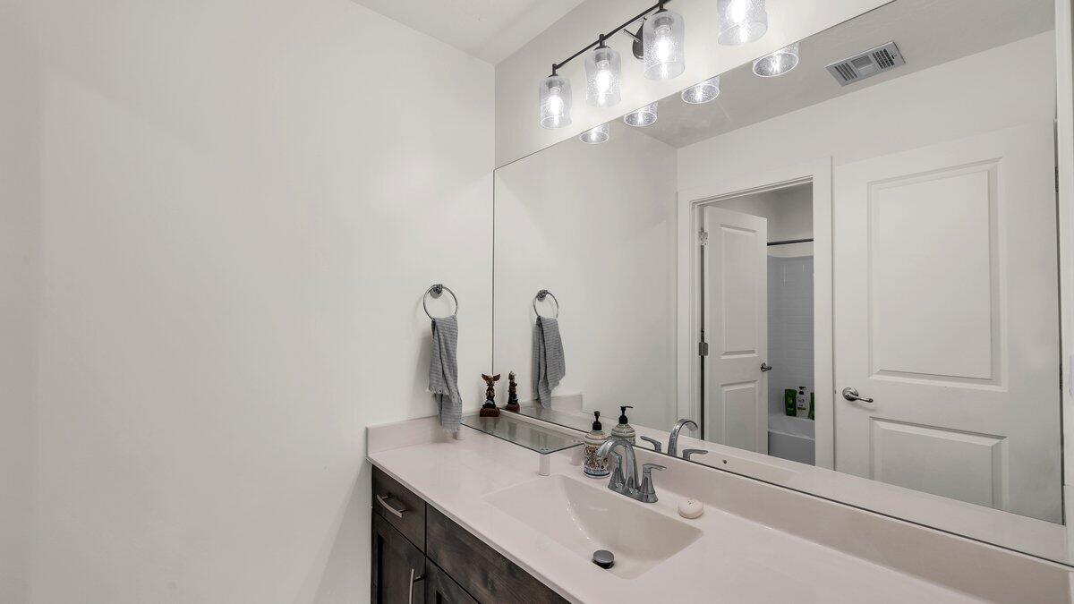 WHITE TRAILS - Residential