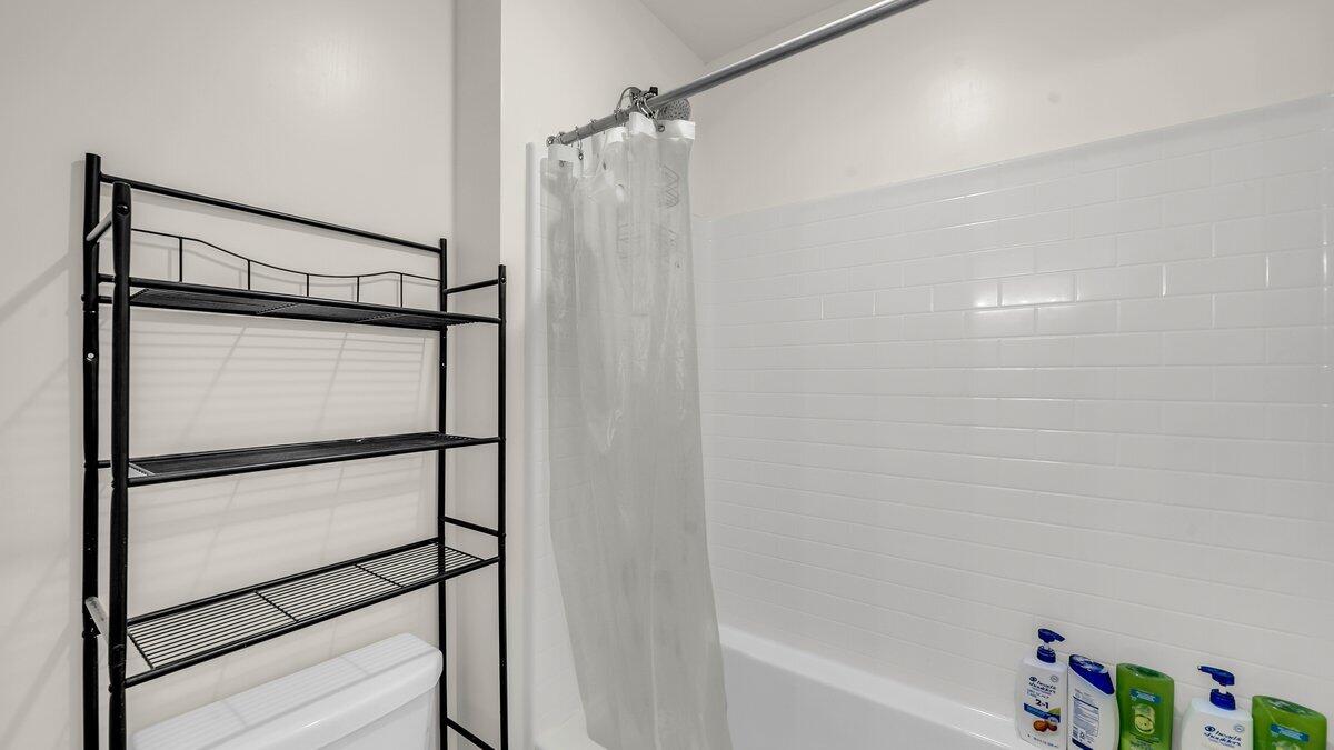 WHITE TRAILS - Residential