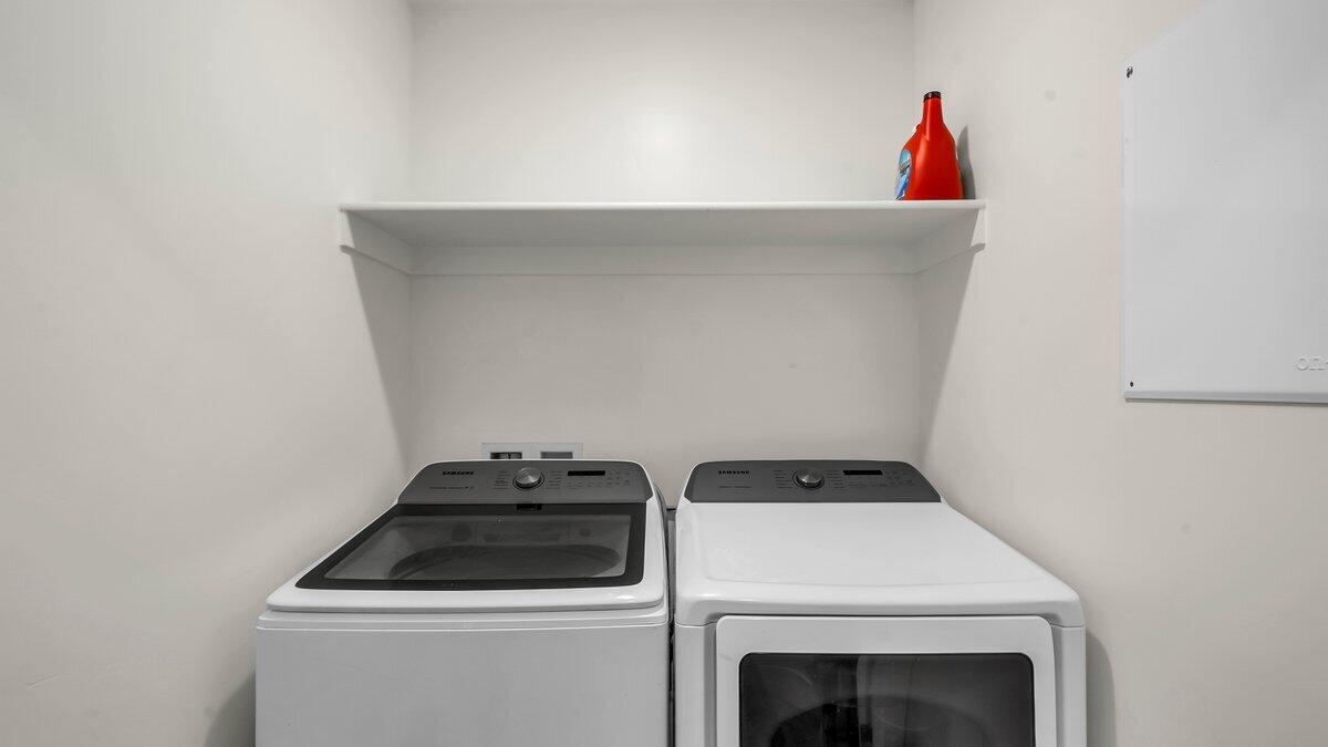 WHITE TRAILS - Residential