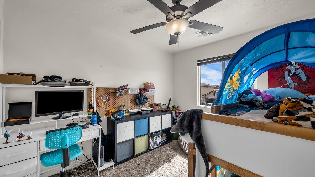 WHITE TRAILS - Residential