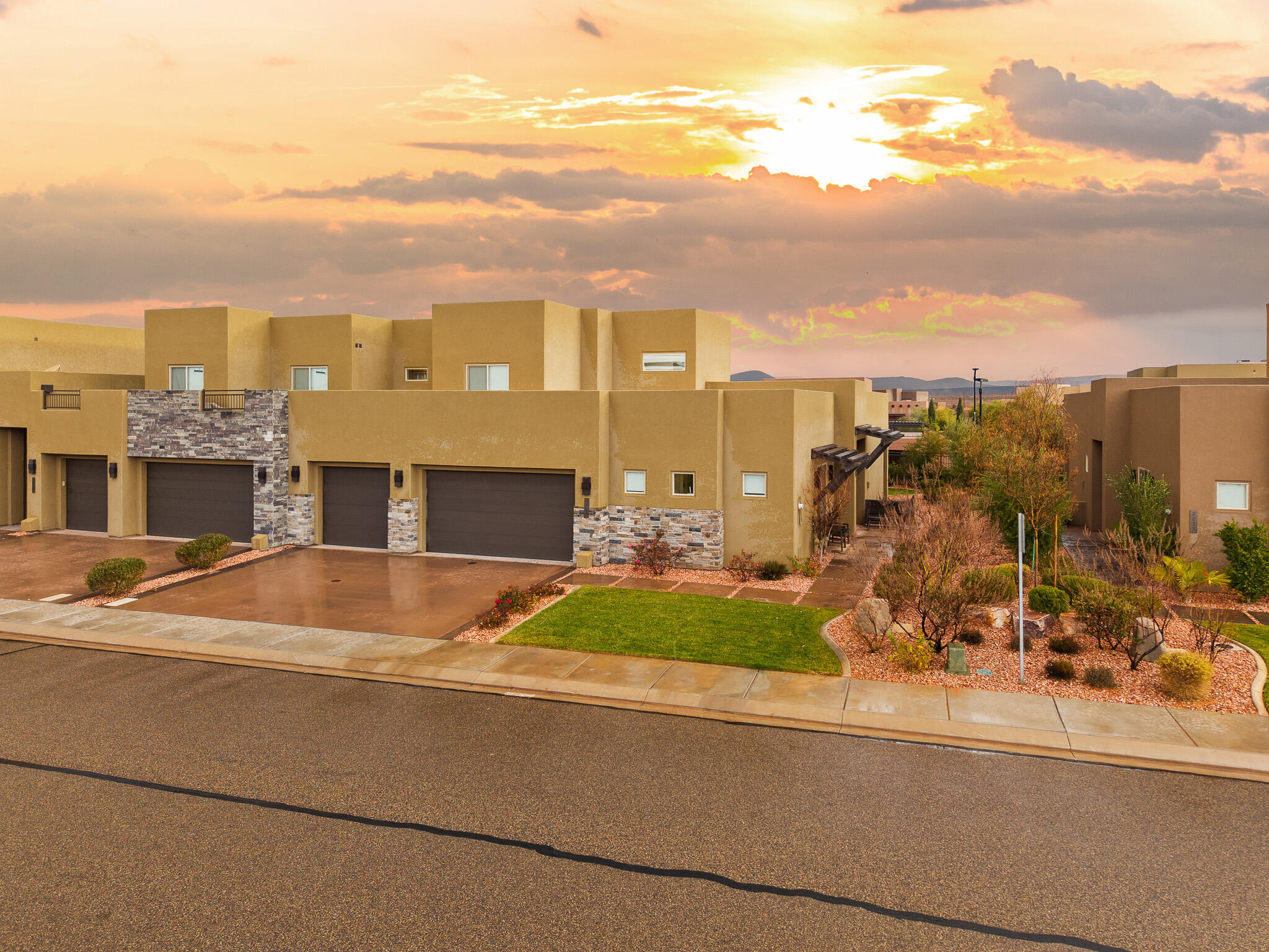 10 DIAGONAL CONDOS - Residential