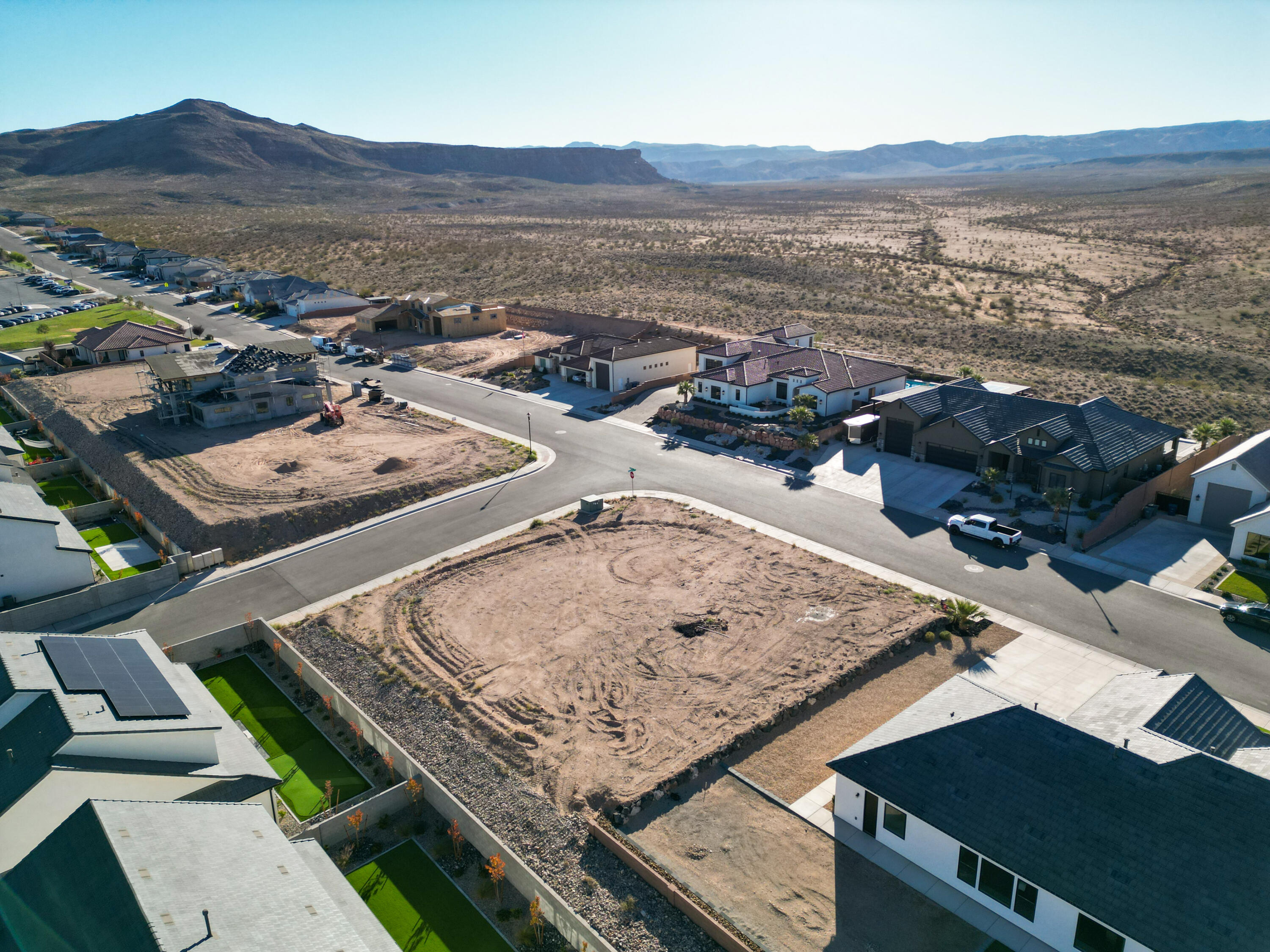 DESERT SOLACE - Land