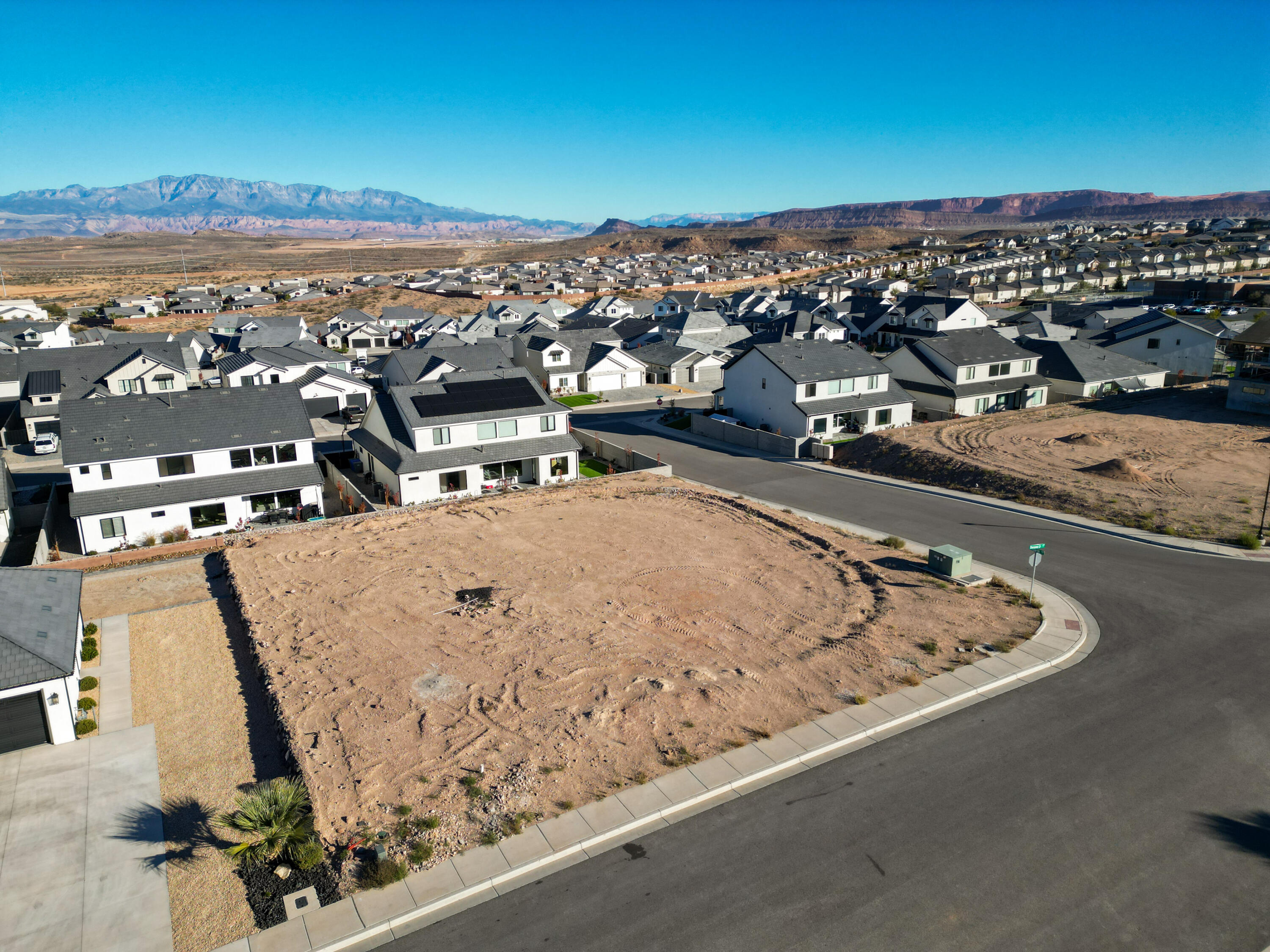 DESERT SOLACE - Land