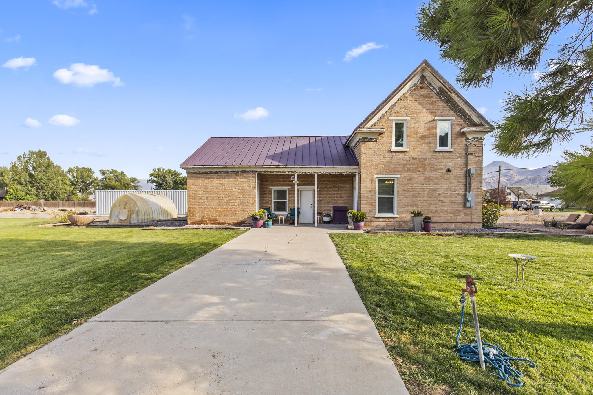 Discover the charm of this lovely 2130sqft Kingston home, offering 3 bedrooms, 1 bathroom, and an inviting loft. With two expansive parcels of land, a greenhouse, and irrigation water, this property is perfect for a green thumb. Surrounded by stunning views and close to parks and fishing, it's a place where nature greets you at your doorstep and adventure is just a short drive away.
