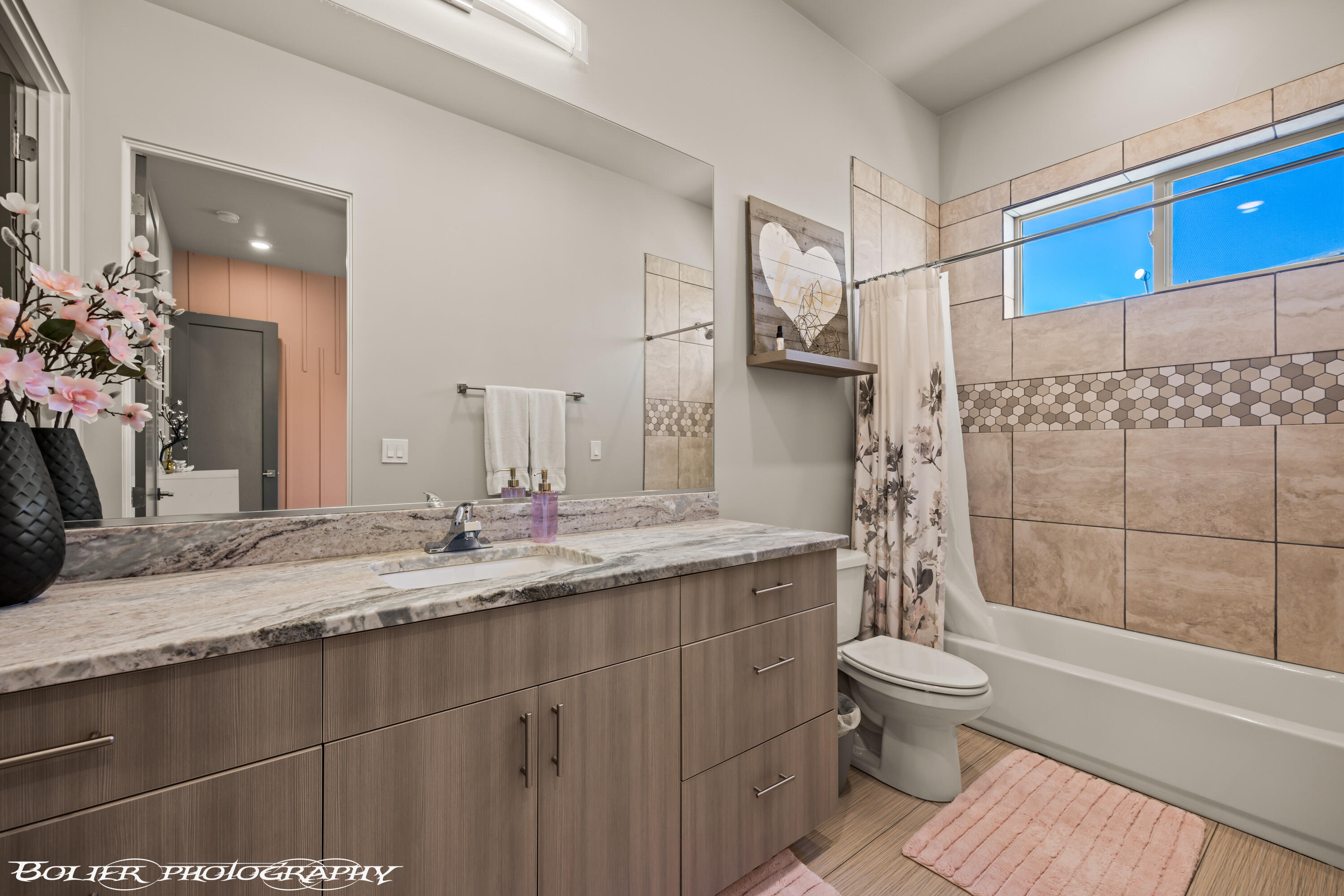 SOUTHGATE VIEWS - Residential