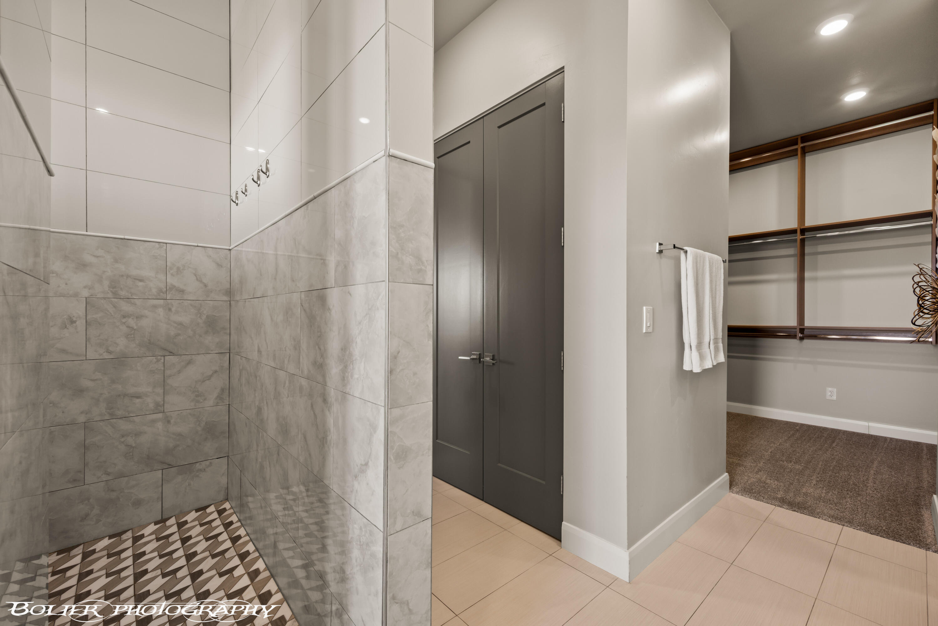 SOUTHGATE VIEWS - Residential