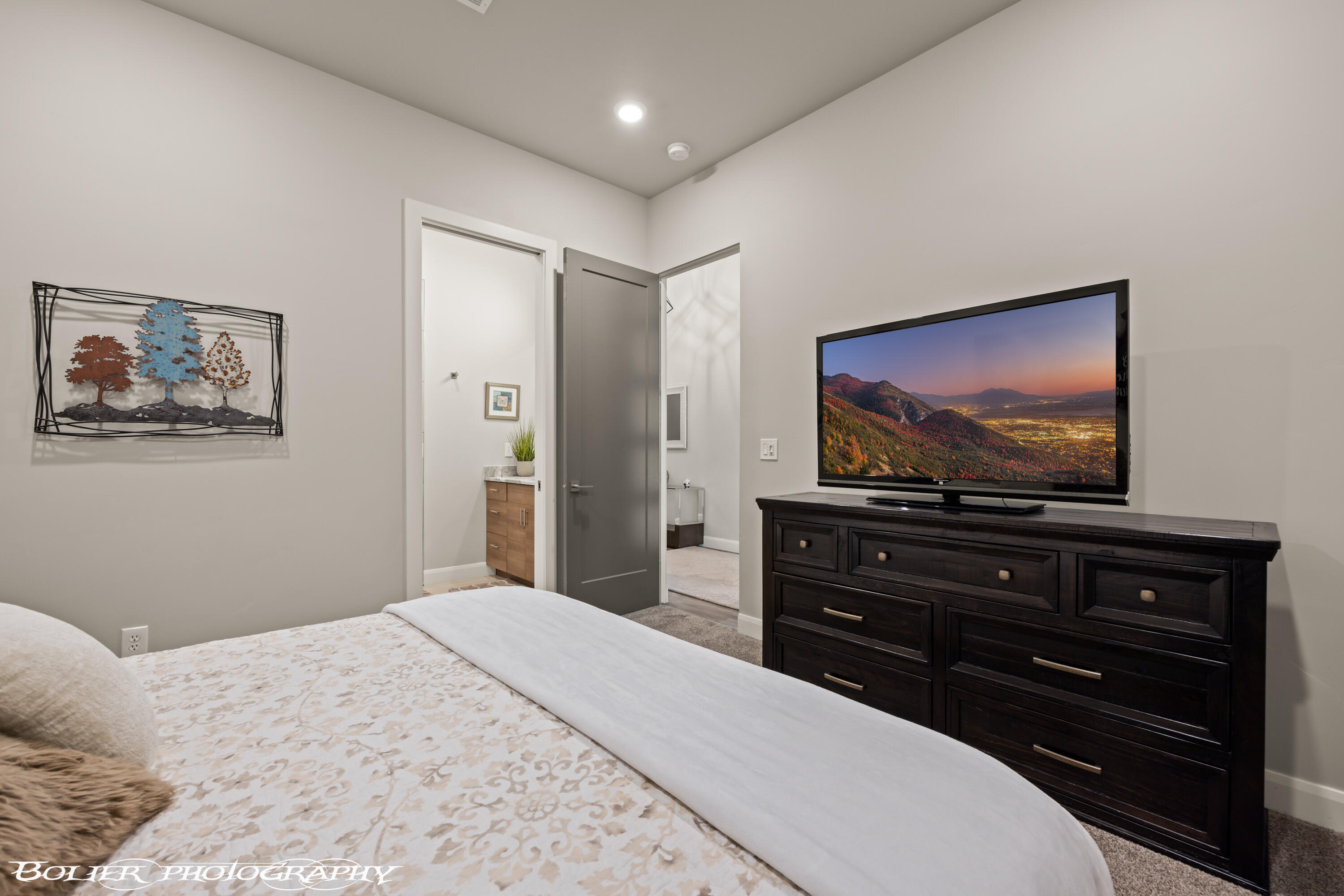 SOUTHGATE VIEWS - Residential