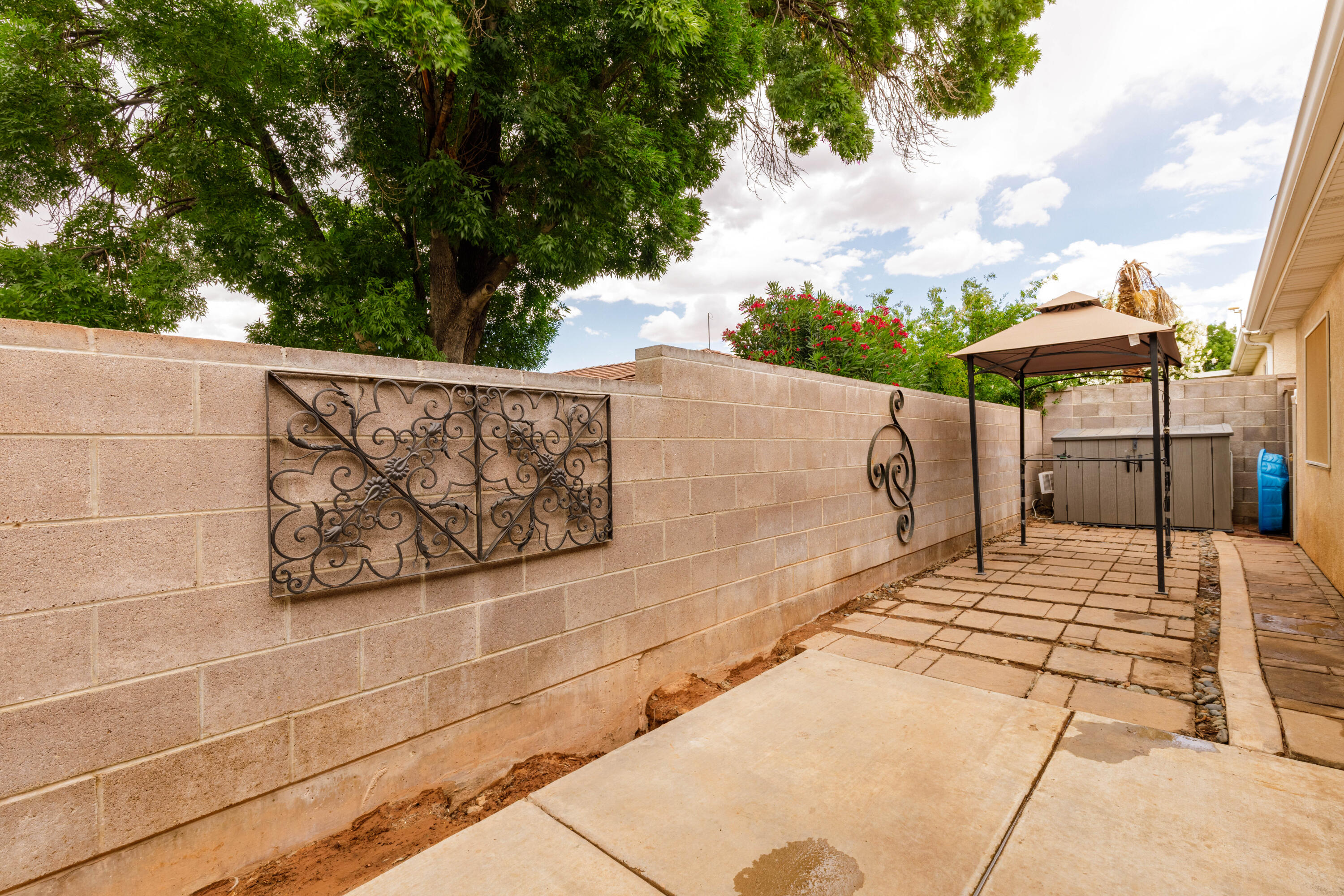 RIVER BREEZE TOWNHOMES - Residential