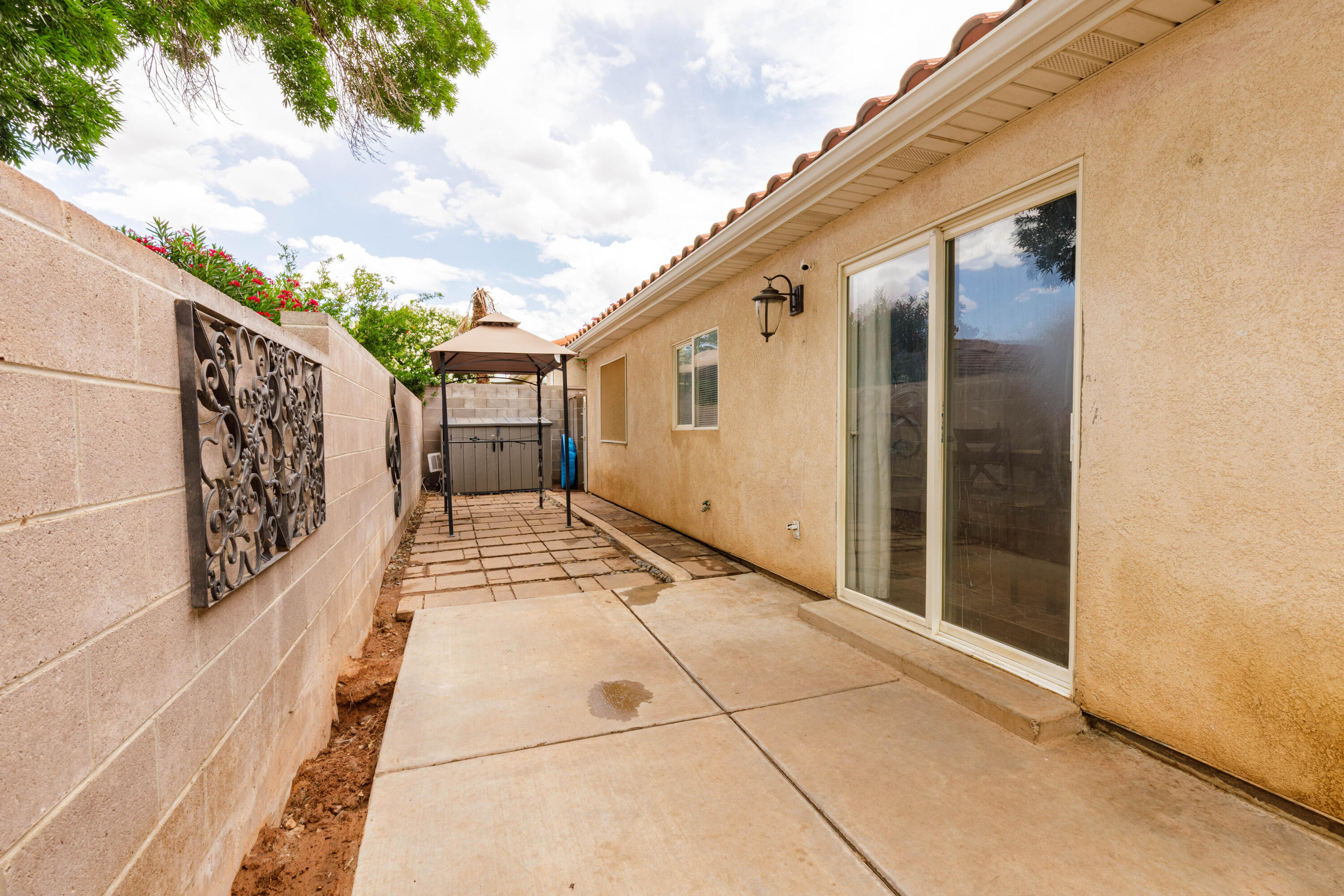 RIVER BREEZE TOWNHOMES - Residential
