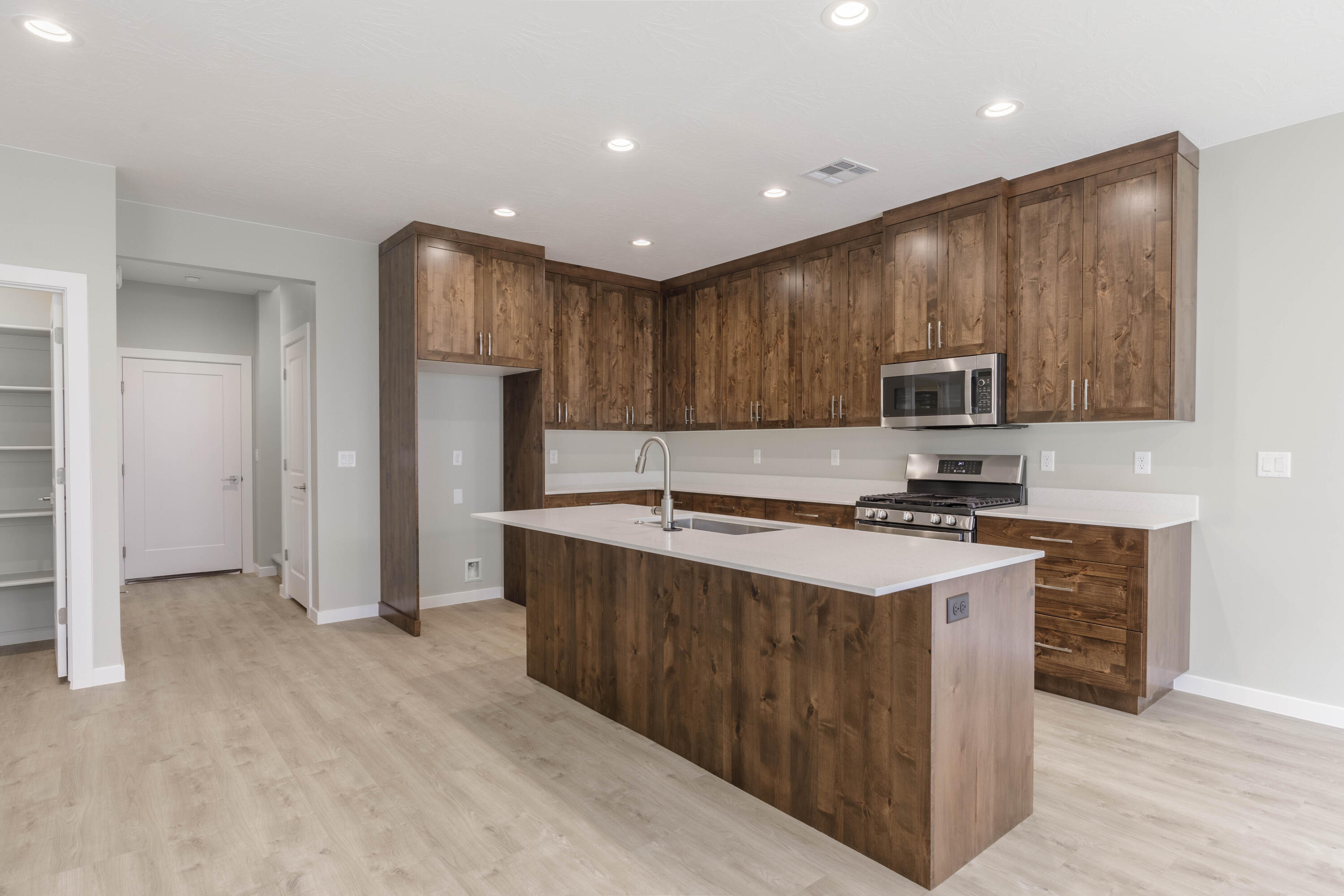 EAGLE POINTE - Residential