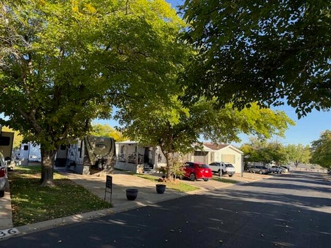 Tiny photo for 1150 W Red Hills Parkway #37, Washington, UT 84780 (MLS # 26-276940)