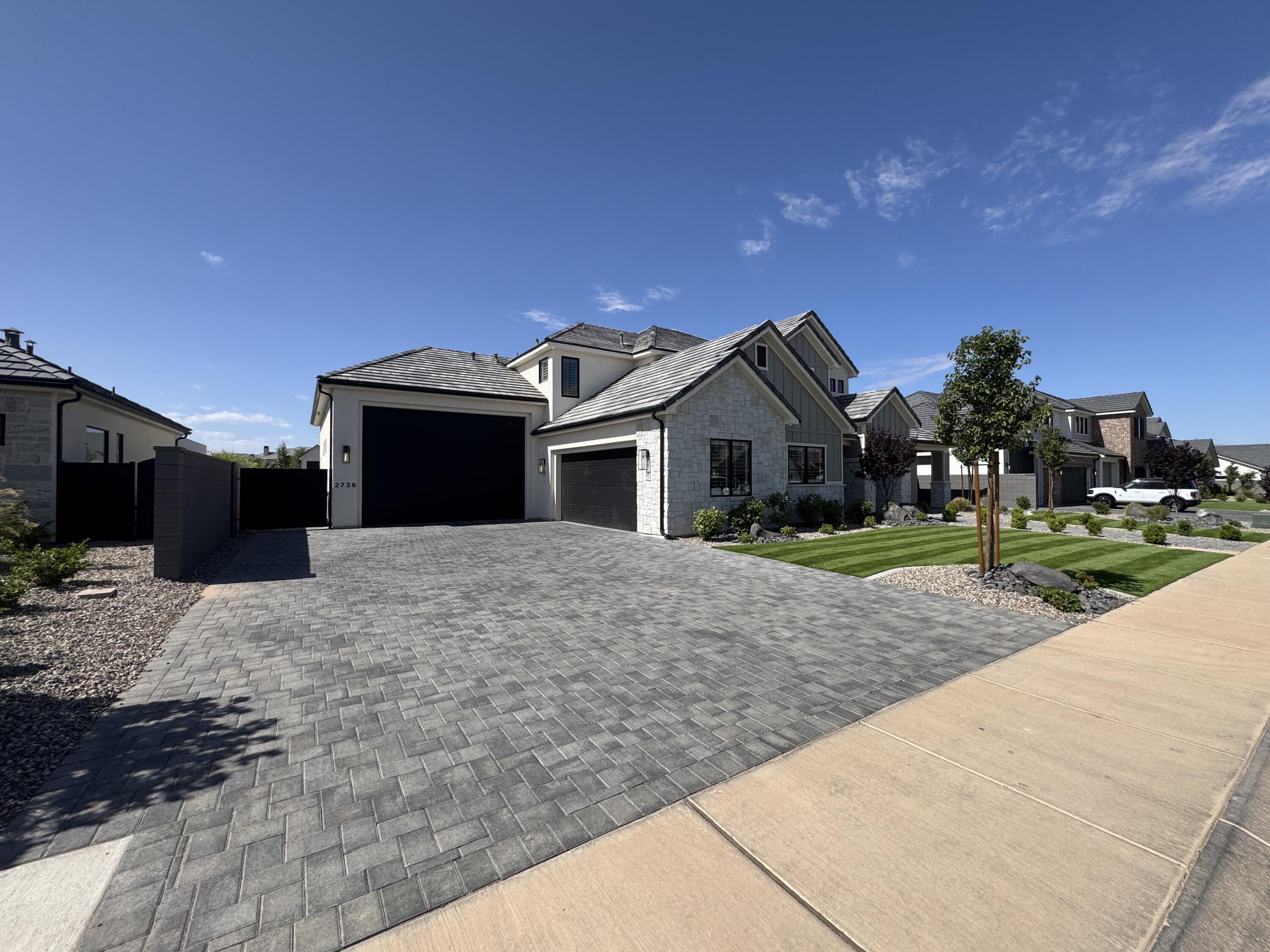 MOORLAND PARK - Residential