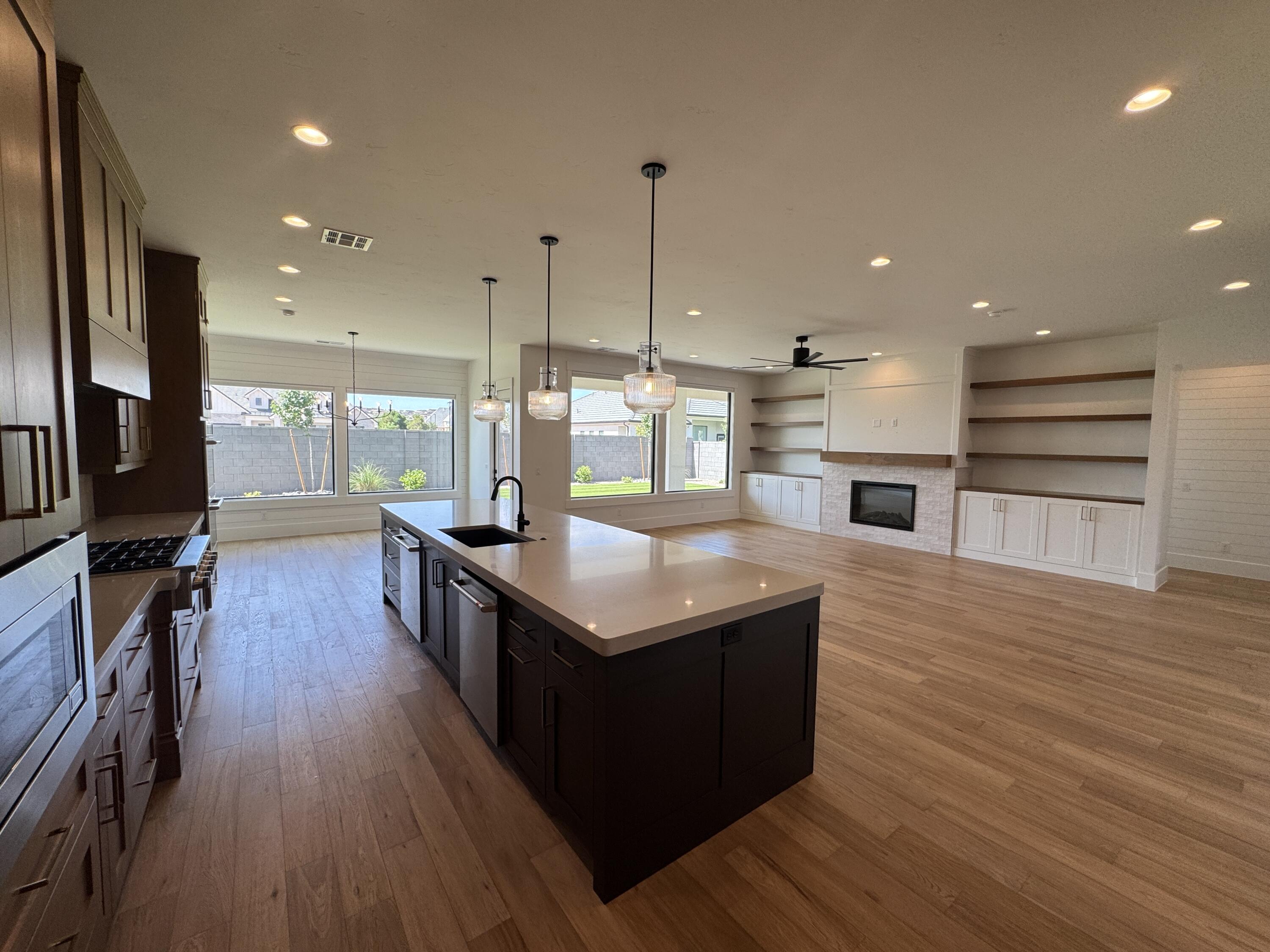 MOORLAND PARK - Residential
