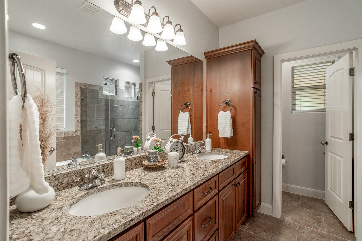 HURRICANE GARDEN HOMES - Residential