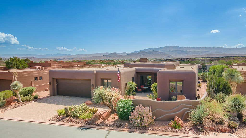 Photo of 2336 W West Entrada Trail 8 #8, Saint George, UT 84770 (MLS # 26-274430)