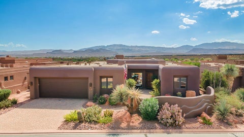 Photo of 2336 W West Entrada Trail 8 #8, Saint George, UT 84770 (MLS # 26-274430)