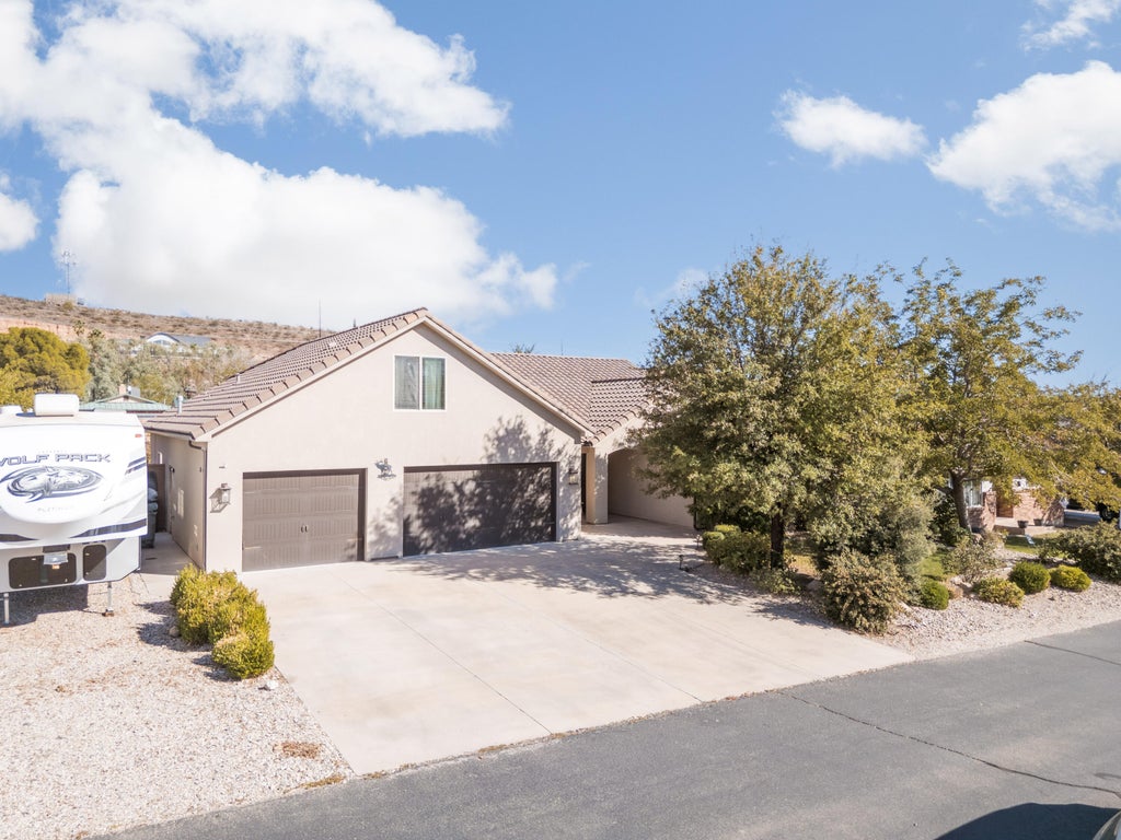 Photo of 1364 N 1175 W, Saint George, UT 84770 (MLS # 26-276996)