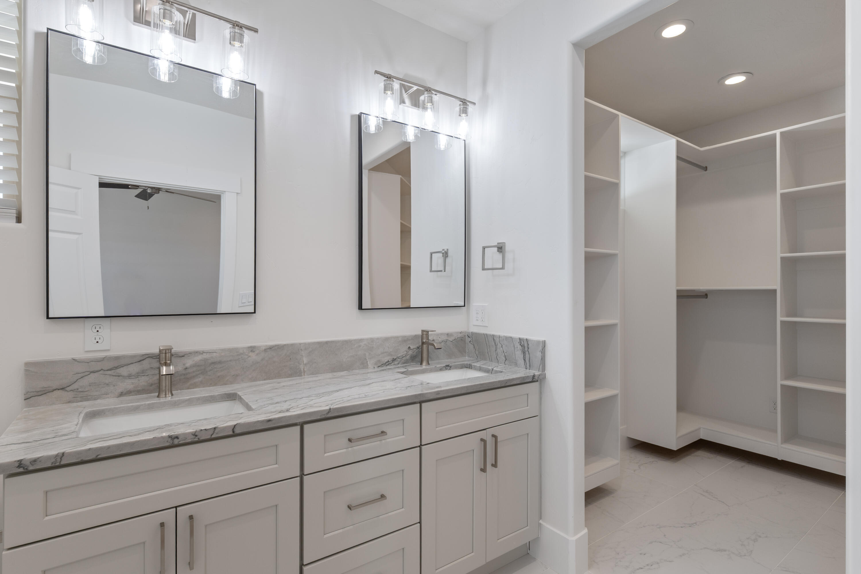 DIAMOND VALLEY ACRES - Residential