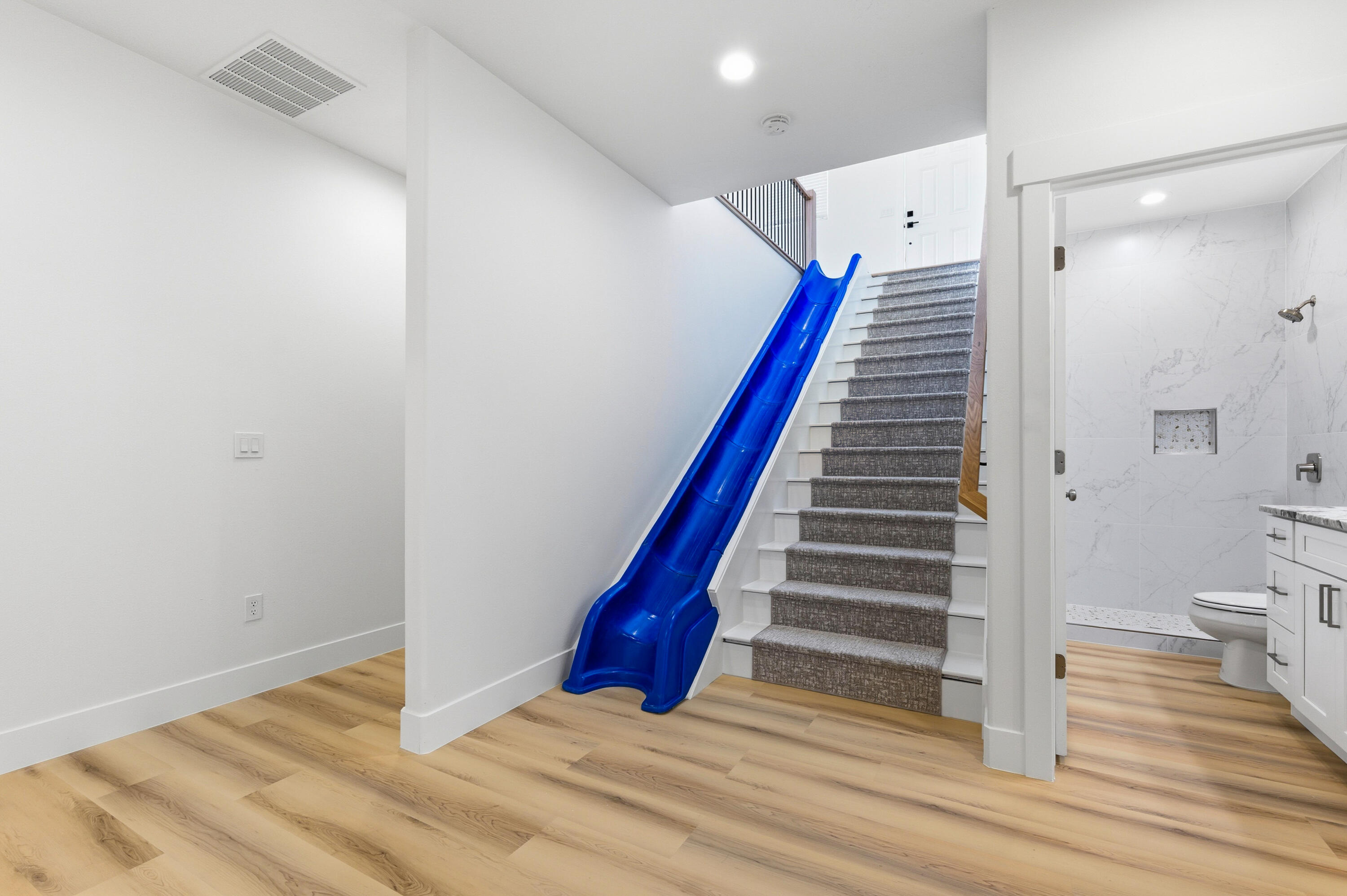 DIAMOND VALLEY ACRES - Residential
