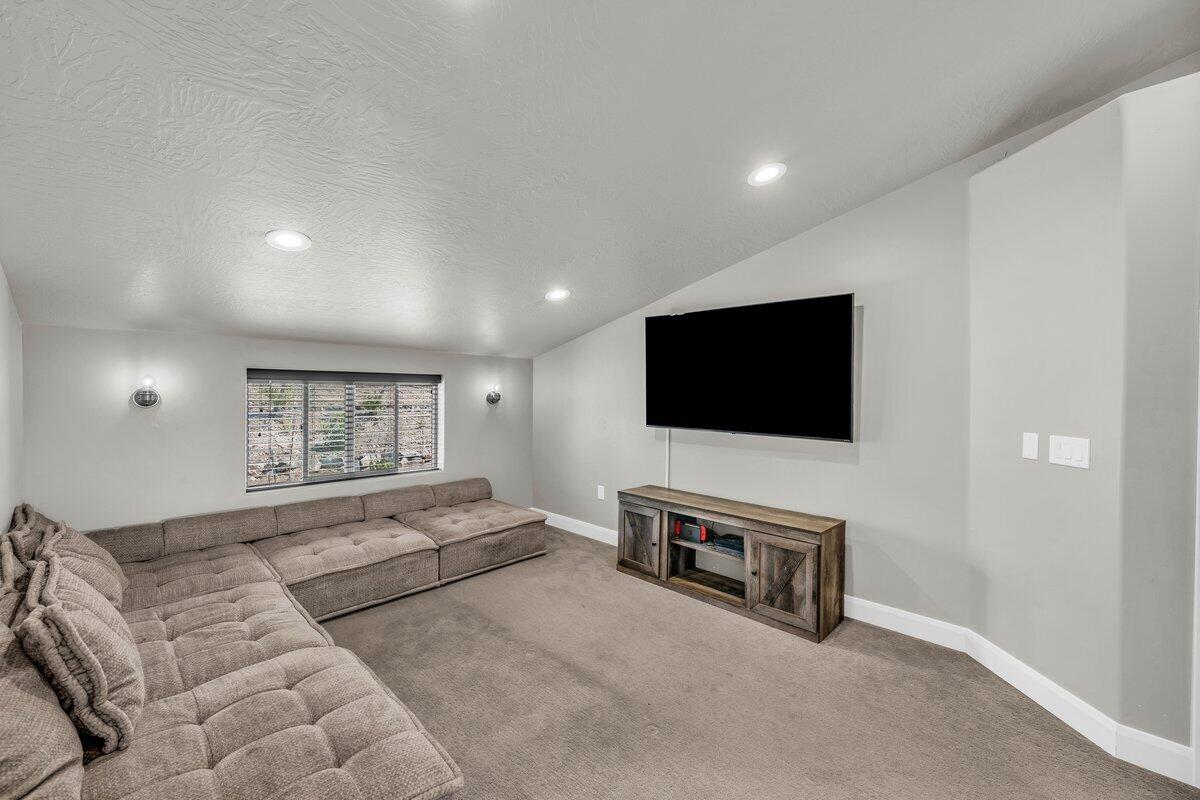 CHATEAUS AT RIVERWOOD ESTATES - Residential