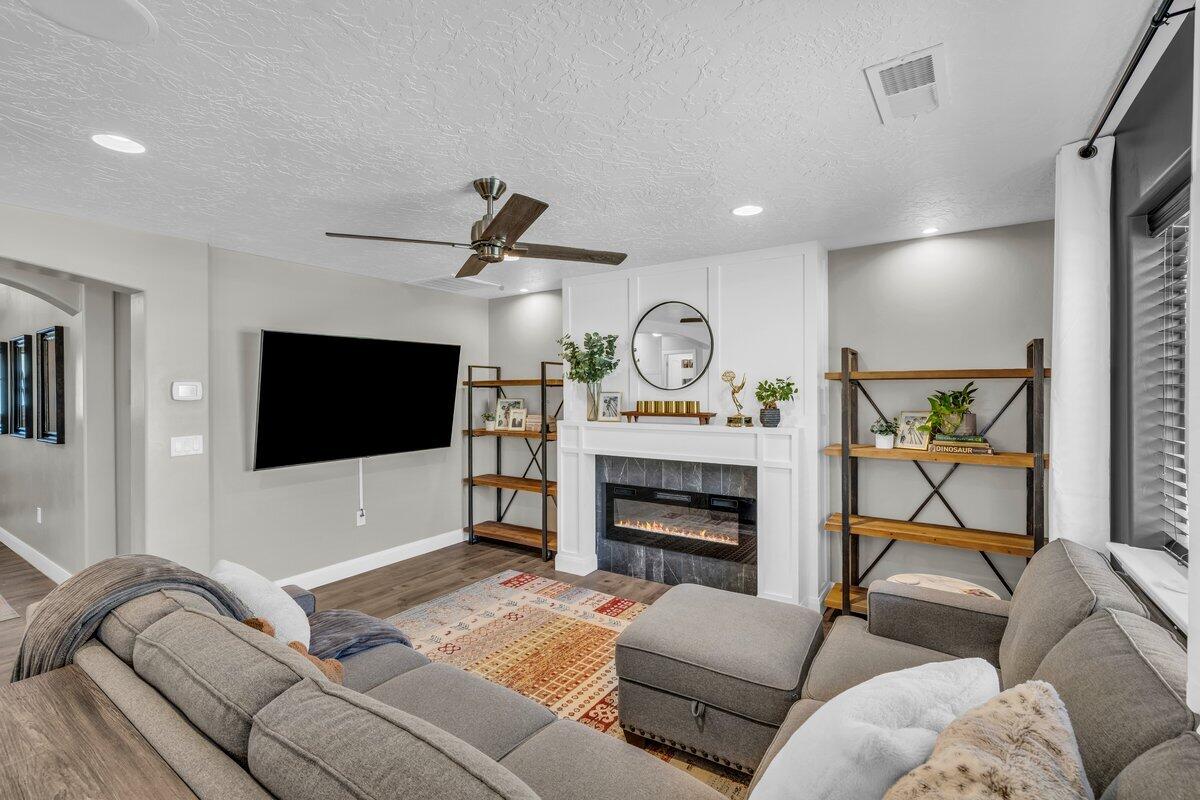 CHATEAUS AT RIVERWOOD ESTATES - Residential